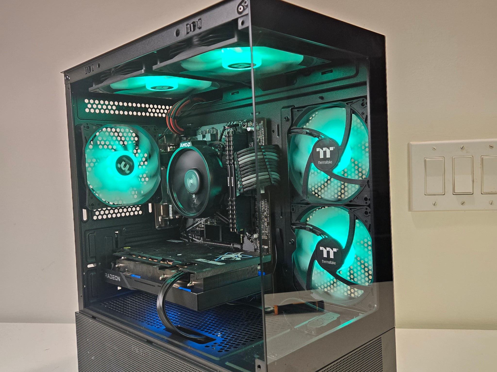 RX 6600 XT | Ryzen 5 5500 | 16gb DDR4 | 512gb SSD👏🏽
