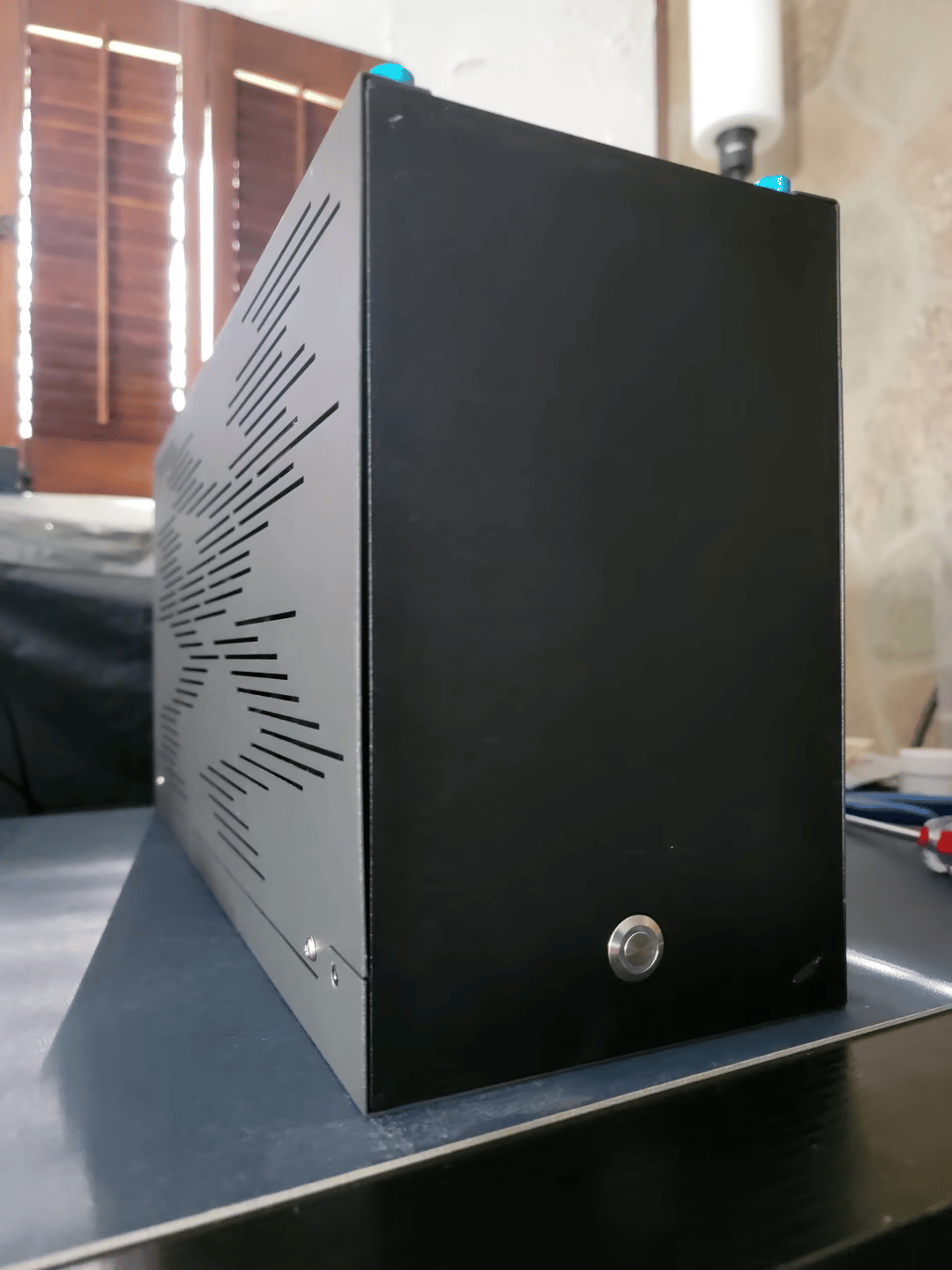 Sliger SV590 V2 Mini itx case (pcie3 x 16 riser included)