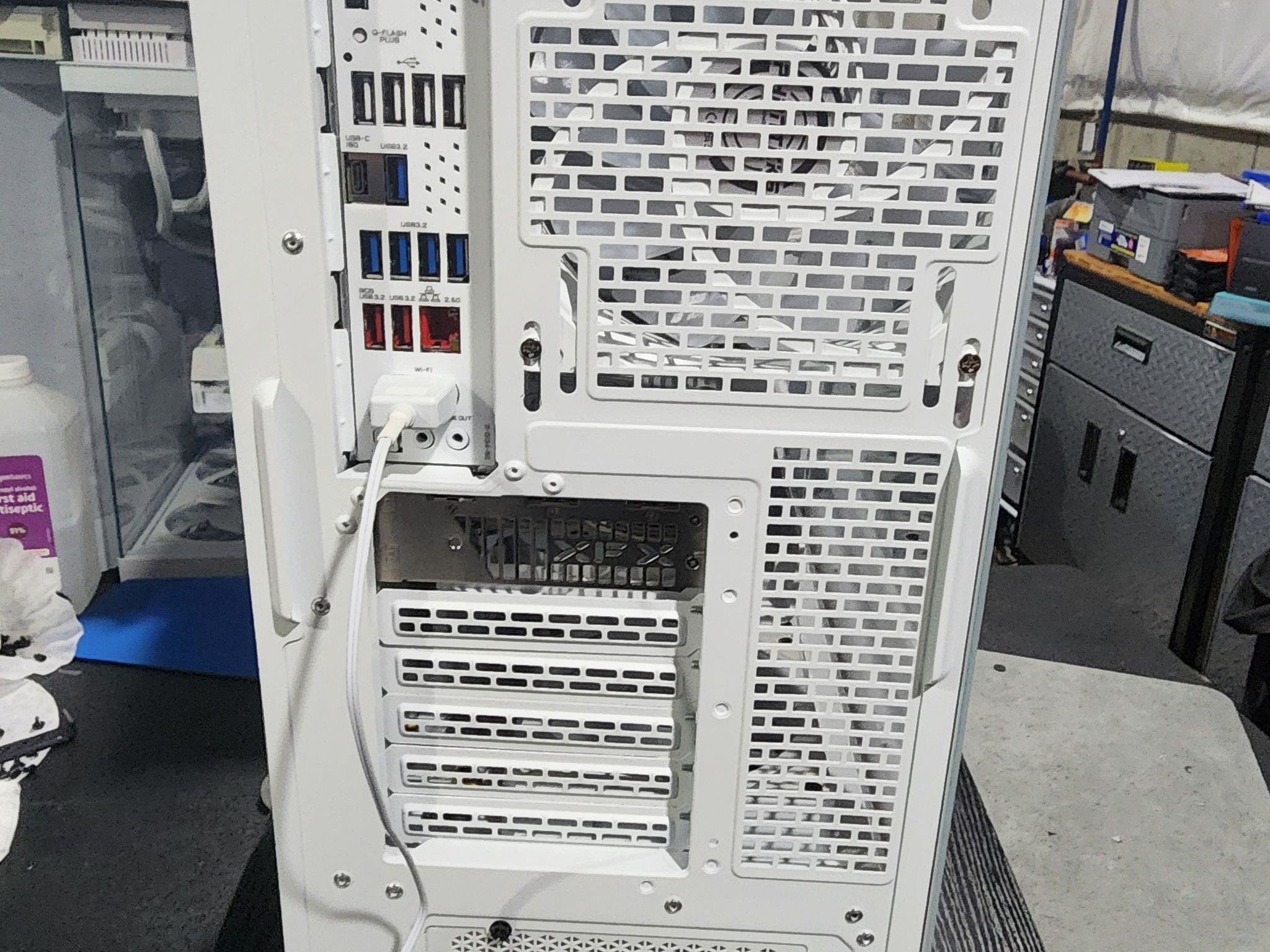[ALL-WHITE/ICE GAMING PC] Ryzen 7 7800X3D | 4TB NVMe | 32GB DDR5 | Wi-Fi 7