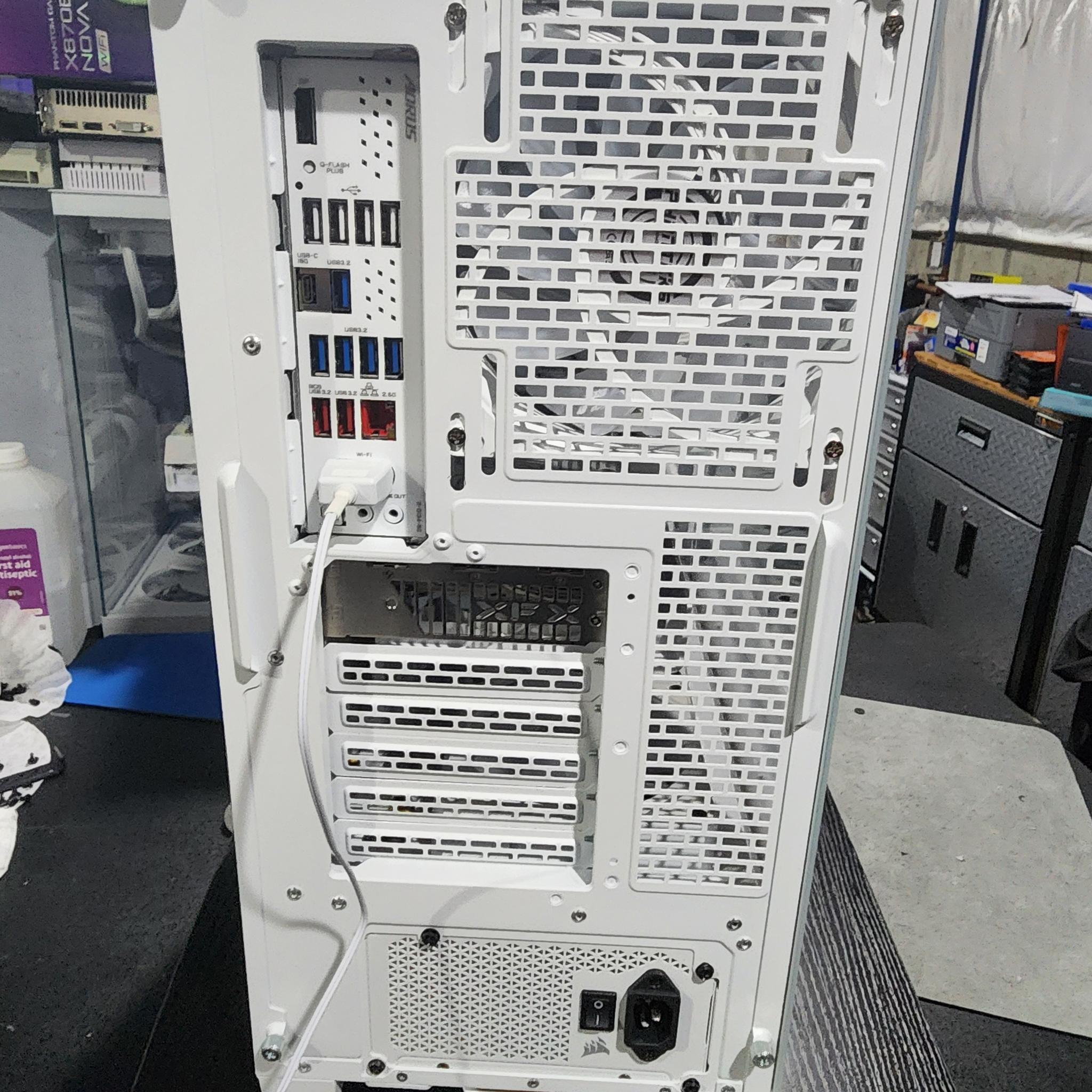 [ALL-WHITE/ICE GAMING PC] Ryzen 7 7800X3D | 4TB NVMe | 32GB DDR5 | Wi-Fi 7