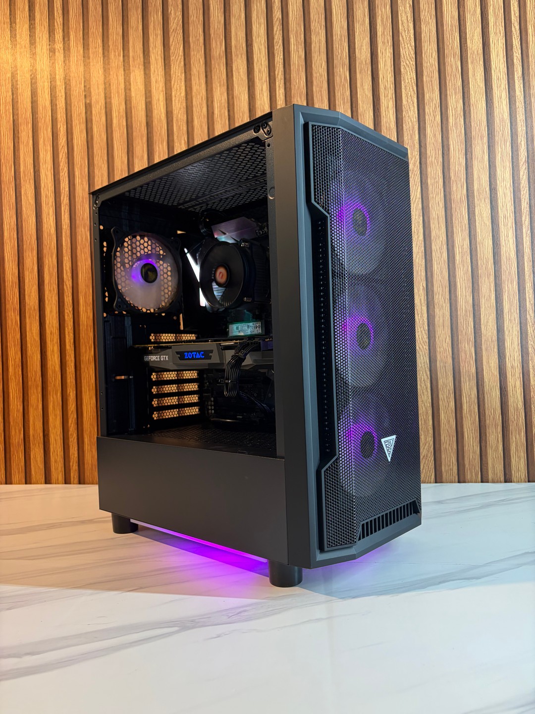 GTX 1080TI 11GB | I7 7700 | 16GB DDR4 | 550W | 256GB NVME | Jawa