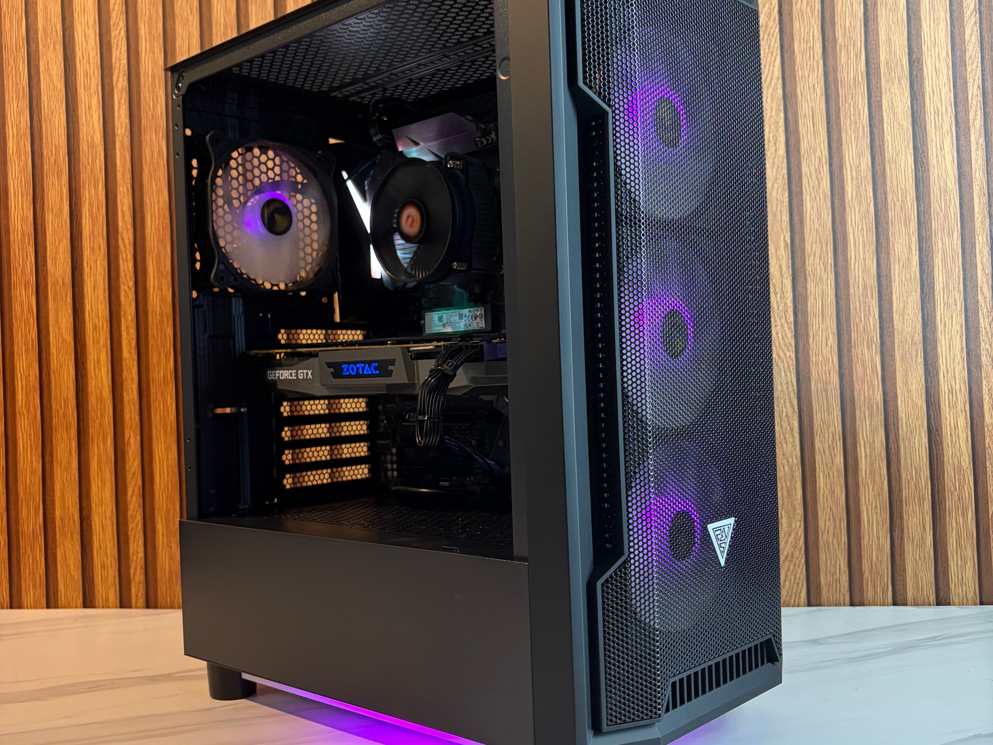 GTX 1080TI 11GB | I7 7700 | 16GB DDR4 | 550W | 256GB NVME