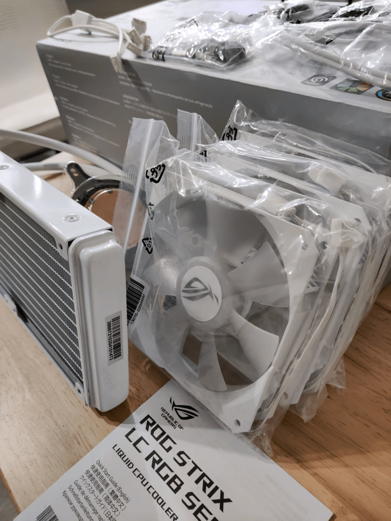 Asus ROG Strix LC 360 AIO Cooler, WHITE with RGB Fans