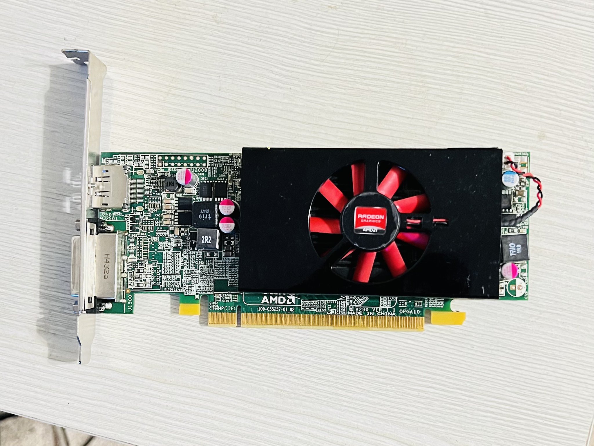 AMD Radeon HD8570 1GB GDDR3 (109-C55257-01_02) Low Profile Single Slot Graphics Card | Fully Working