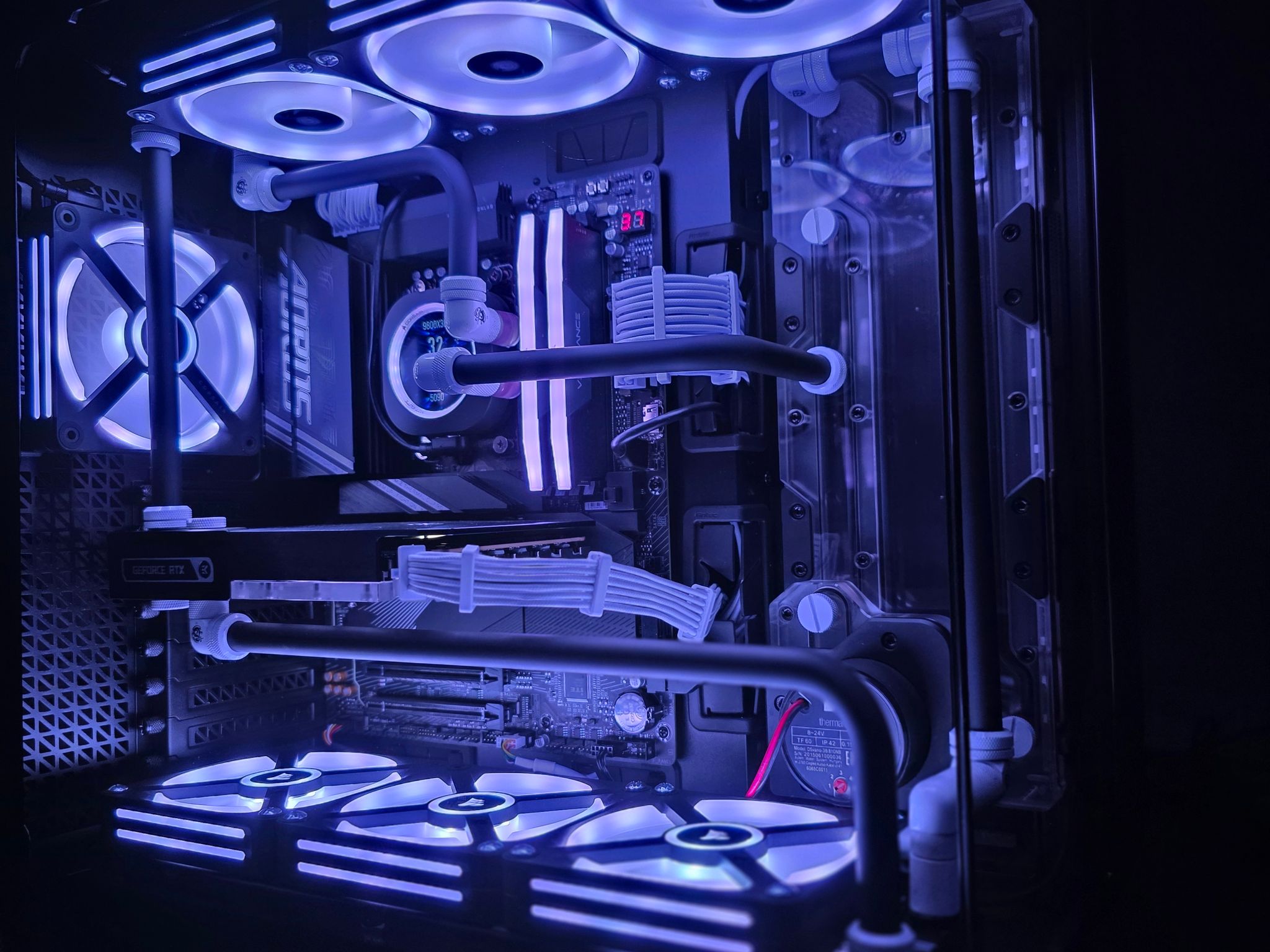 GeForce RTX 5090 /Ryzen 7 9800X3D Custom Gaming / Workstation PC