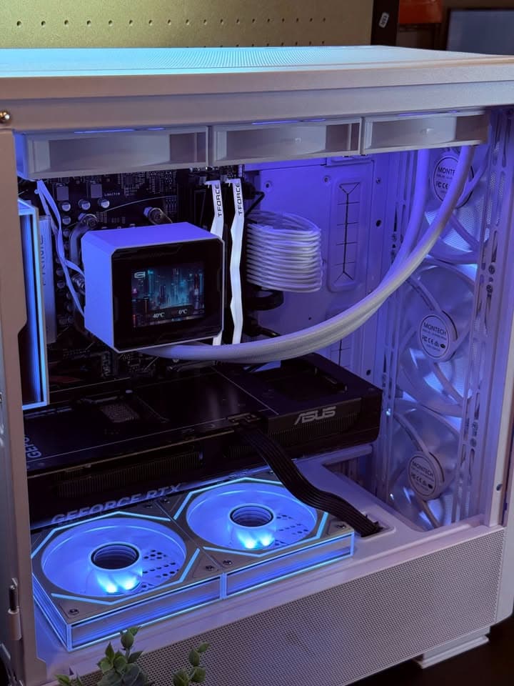 Pristine New Gaming / Streaming PC | RTX 5070 | Ryzen 7 7700 | 32GB DDR5 RAM | 1TB | Windows 11