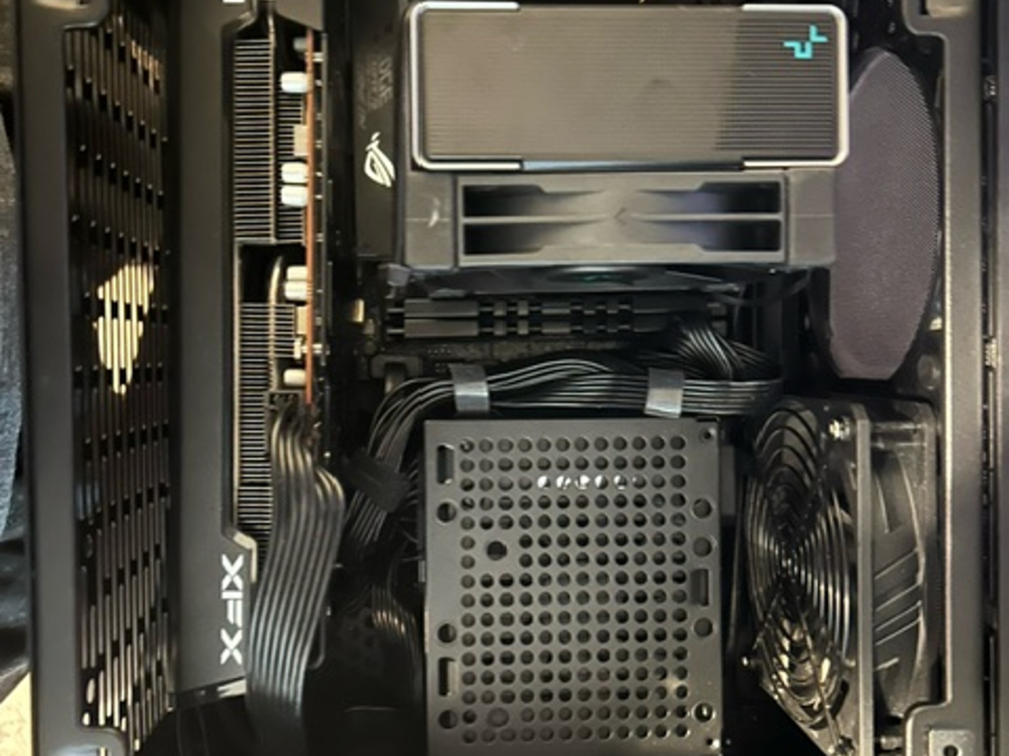 Gaming PC Ryzen 5 2600, XFX 6600xt, 16 gb ram, 750 psw, Asus ROG Strix x570 itx