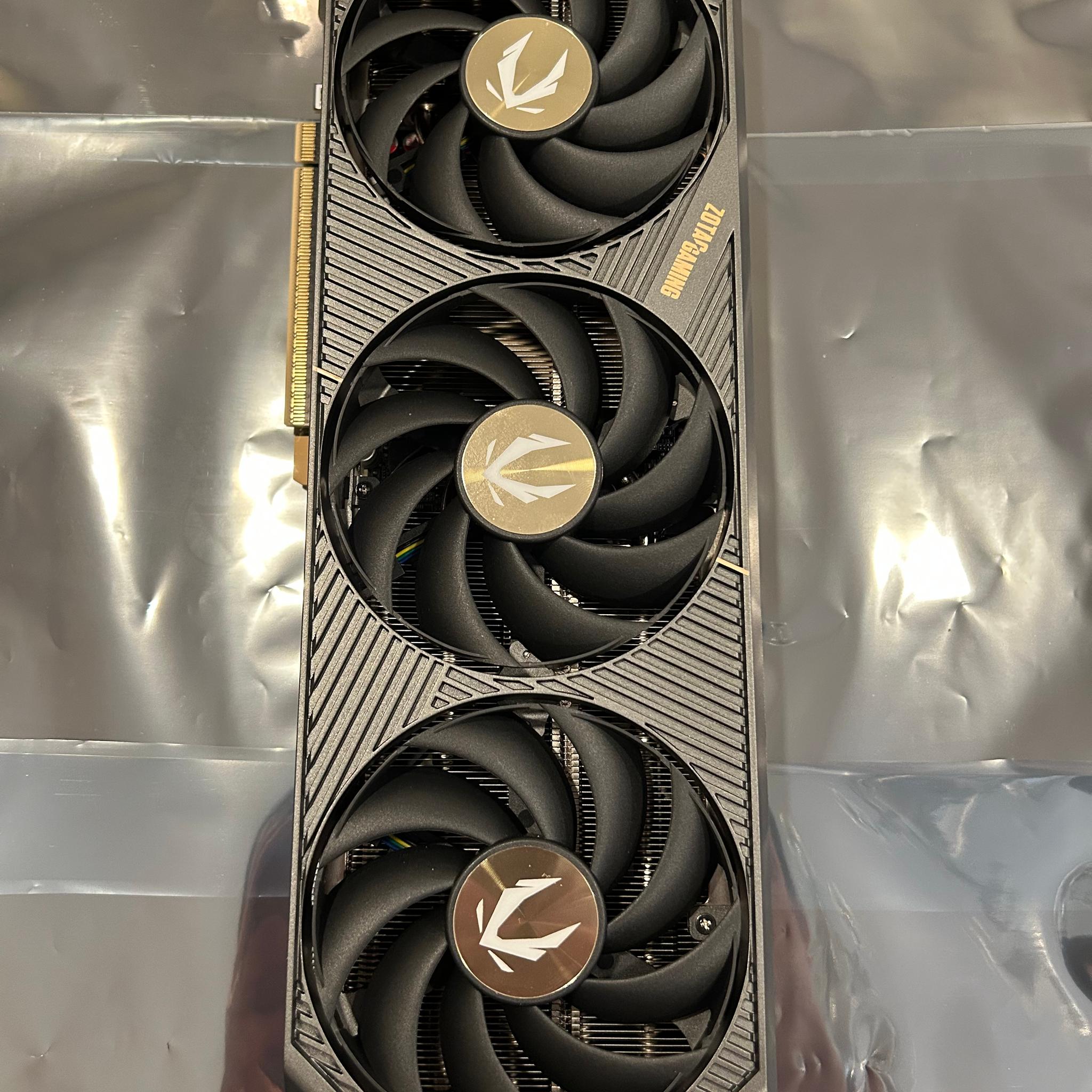 ZOTAC Gaming GeForce RTX 5070 Solid OC 12GB