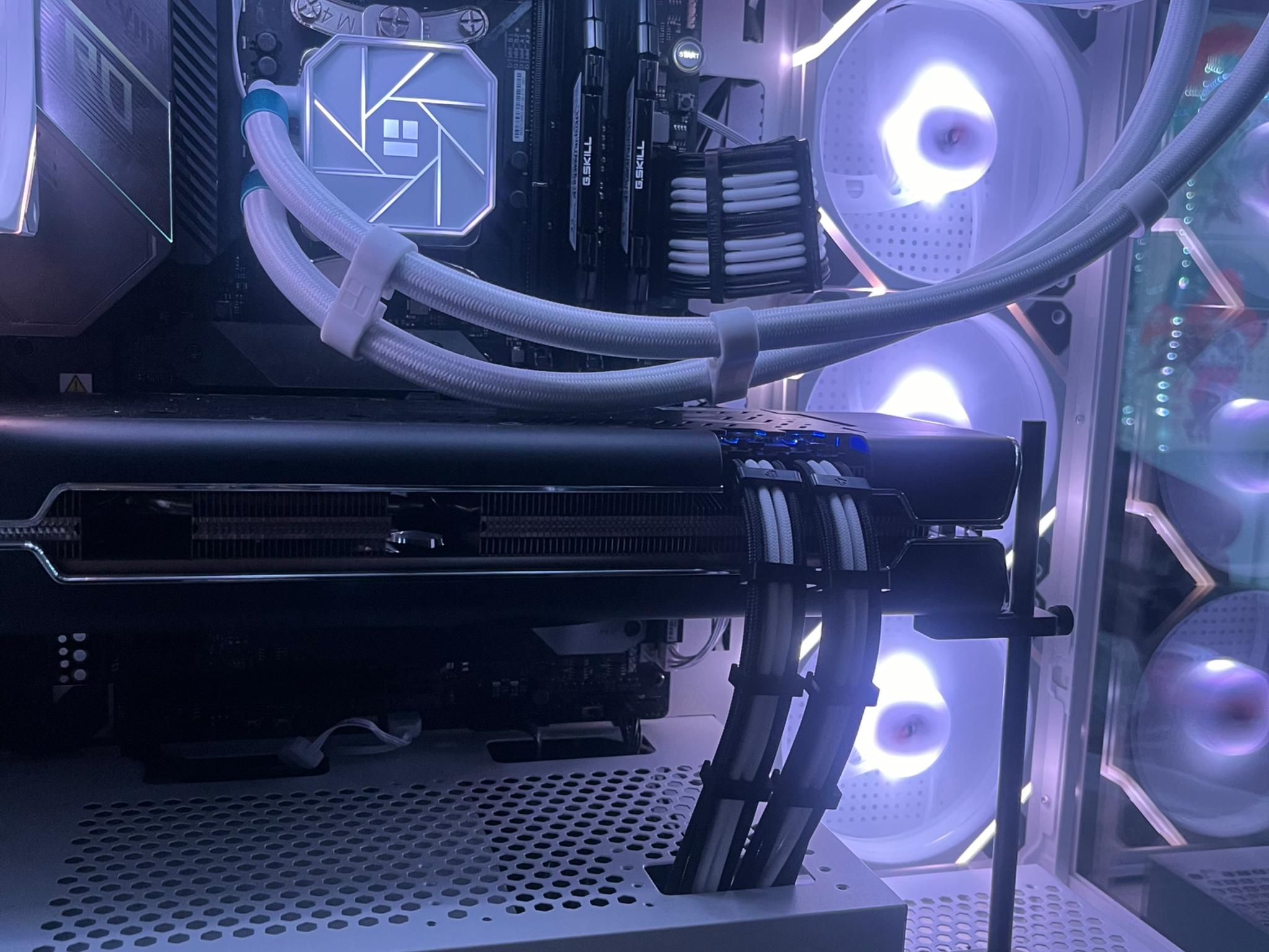 Black and white Gaming PC! Ryzen 7 5800X 8-core! Radeon 5700XT Ultra thicc III, 1440 beast