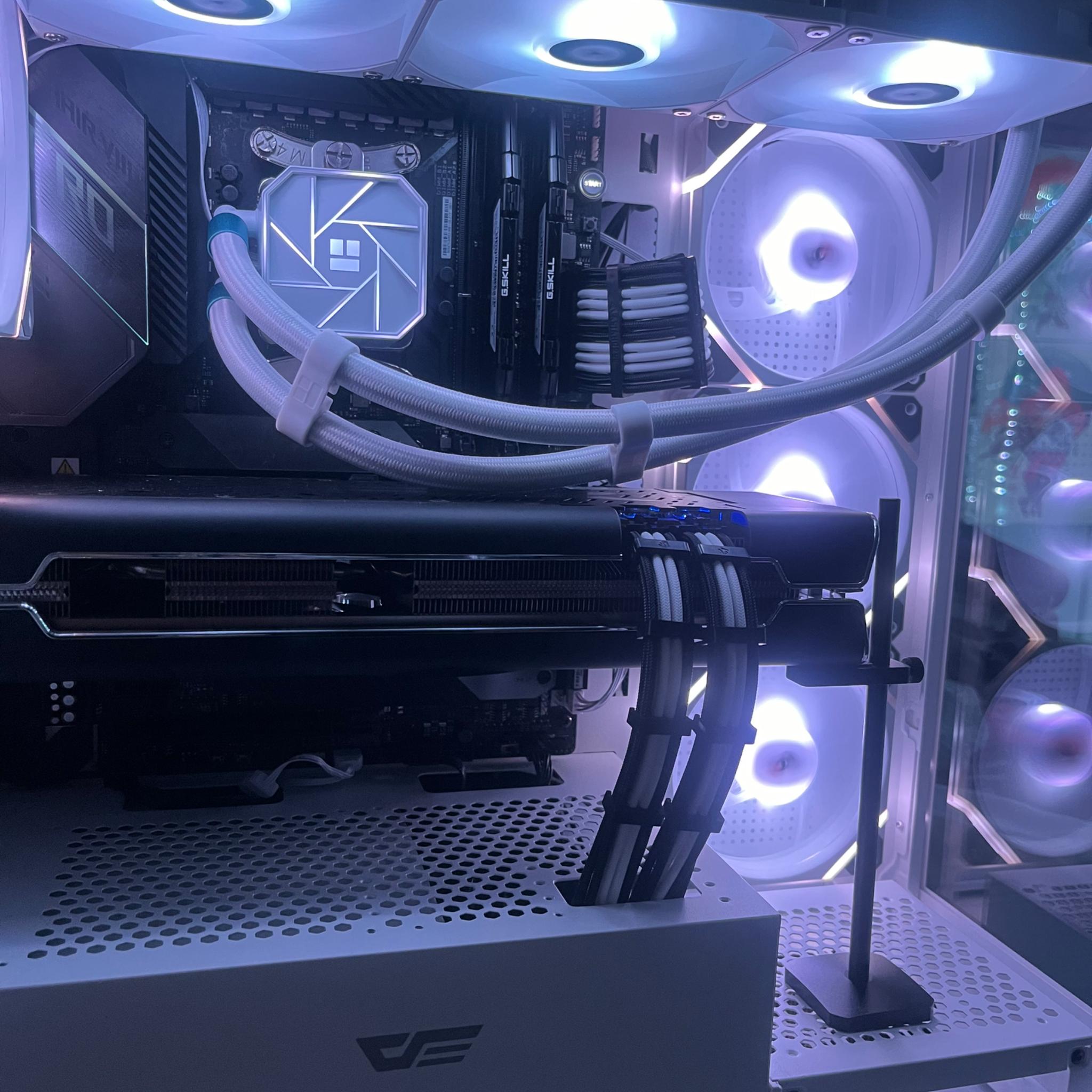 Black and white Gaming PC! Ryzen 7 5800X 8-core! Radeon 5700XT Ultra thicc III, 1440 beast