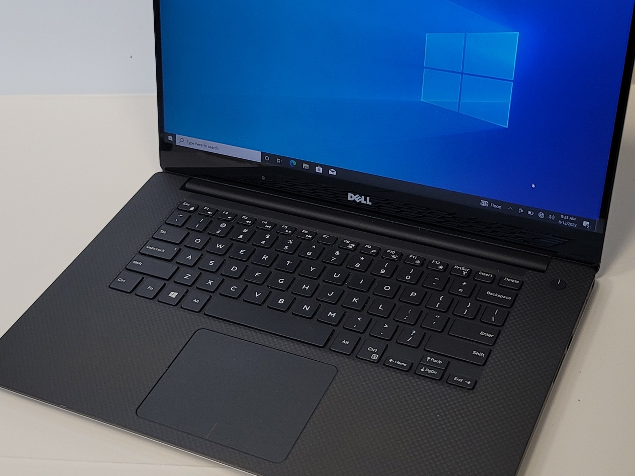 Dell Precision 5520. Intel I7-7820HQ. 32g RAM. 1tb ssd. Nvidia Quadro M1200