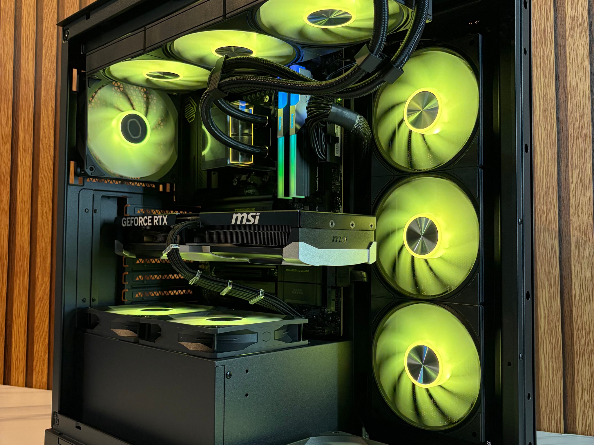 RTX 5080 | RYZEN 7 9800x3d | 48GB DDR5 7200MHZ | 2TB NVME | X870 MOTHERBOARD | 1300W