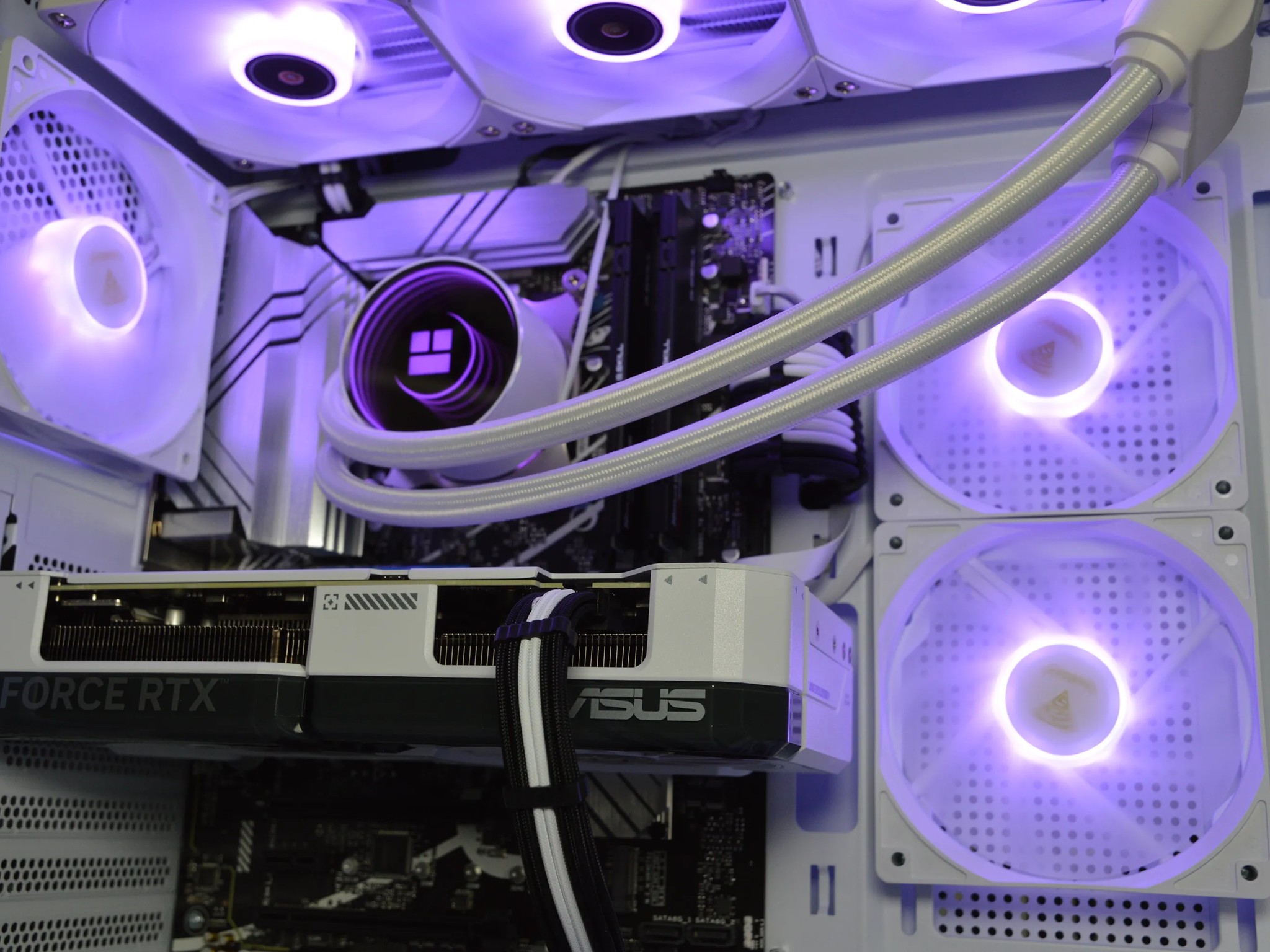 👑⚡| RTX 4070 SUPER 12GB| INTEL i9-12900K | 32 GB DDR5 RAM | 2TB GEN 4 NVME SSD | Royal Thunder |