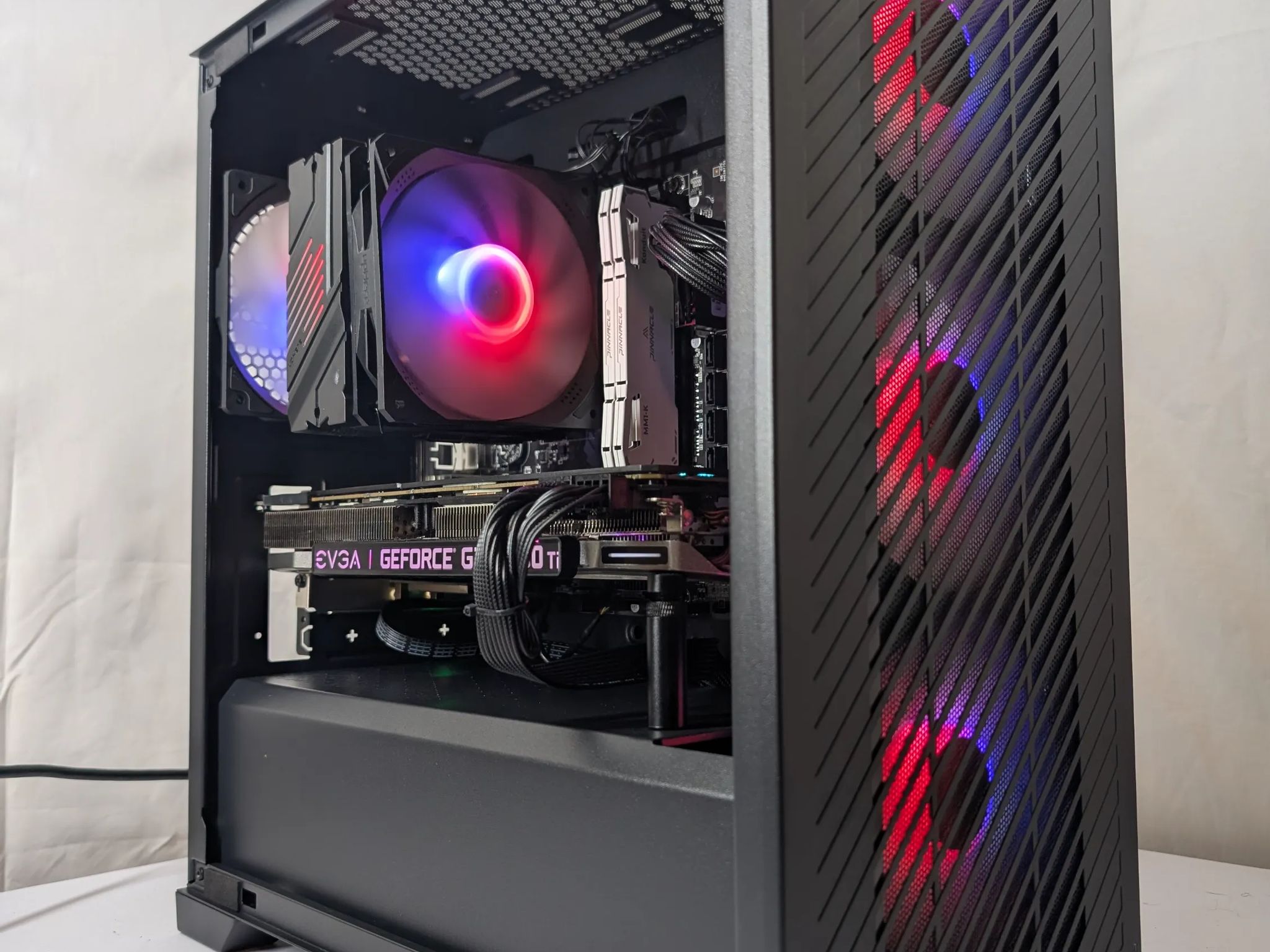 GTX 1080 TI 11GB | RYZEN 5 2600X | 16GB DDR4 | 500GB NVME | WIFI+BT