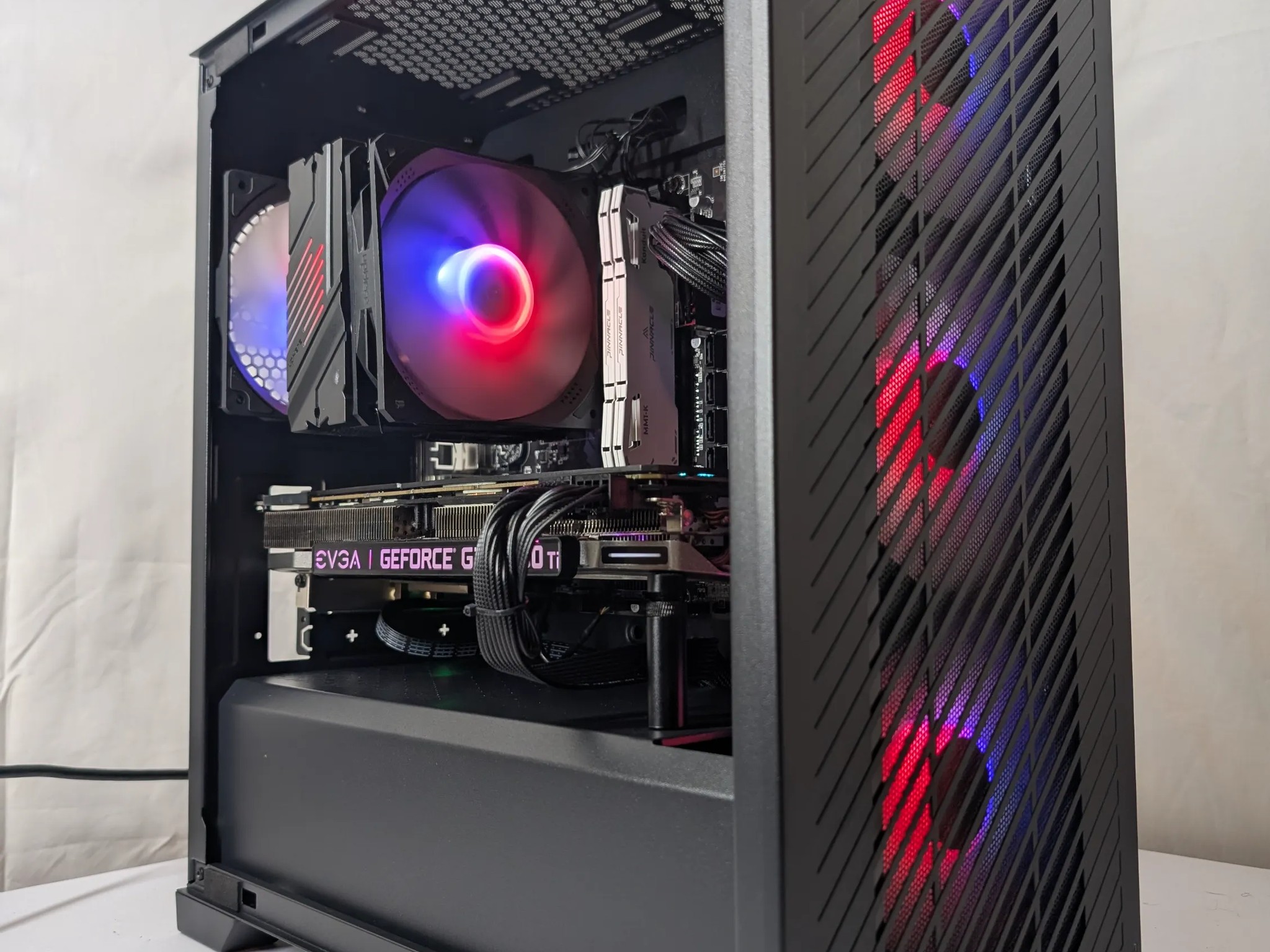 GTX 1080 TI 11GB | RYZEN 5 2600X | 16GB DDR4 | 500GB NVME | WIFI+BT