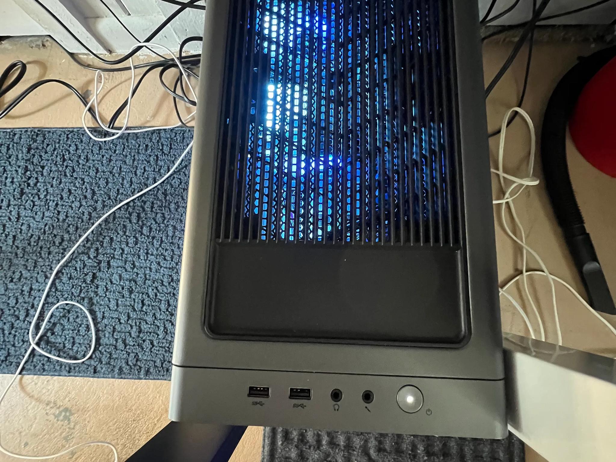 Lenovo Legion Tower 5i RTX 4070 12GB VRAM + Intel i7-13700F