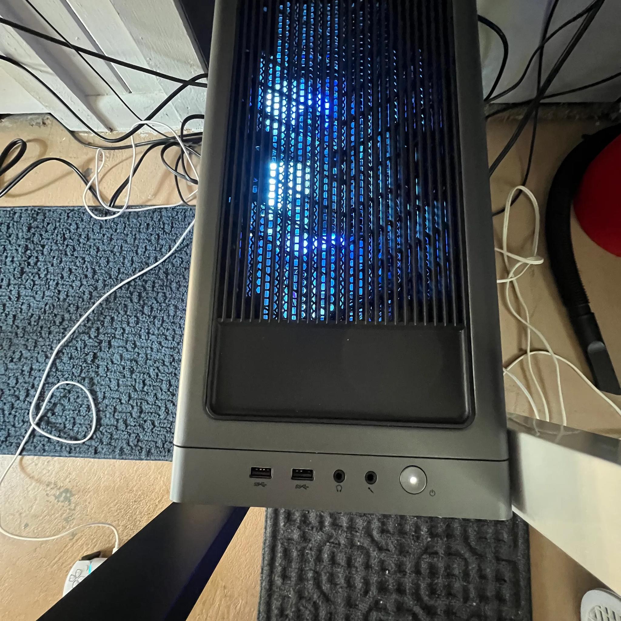 Lenovo Legion Tower 5i RTX 4070 12GB VRAM + Intel i7-13700F