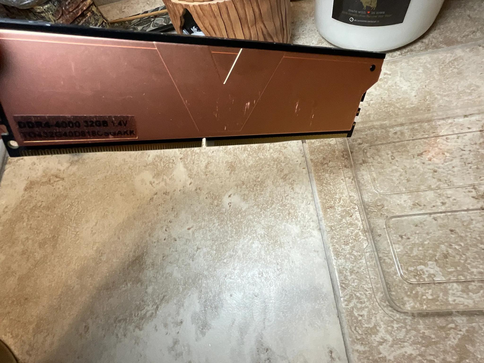 V-Color Skywalker Plus DDR4-4000 64GB (2 x 32) CL18-22-22-42 1.4V