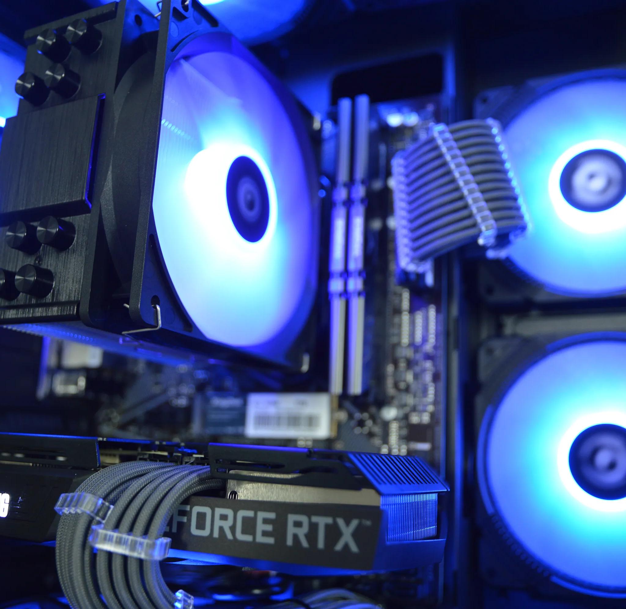 🧊🧊| RTX 3070 8GB| RYZEN 7 3700X | 32 GB DDR4 RAM | 1TB NVME SSD | Ice Box |