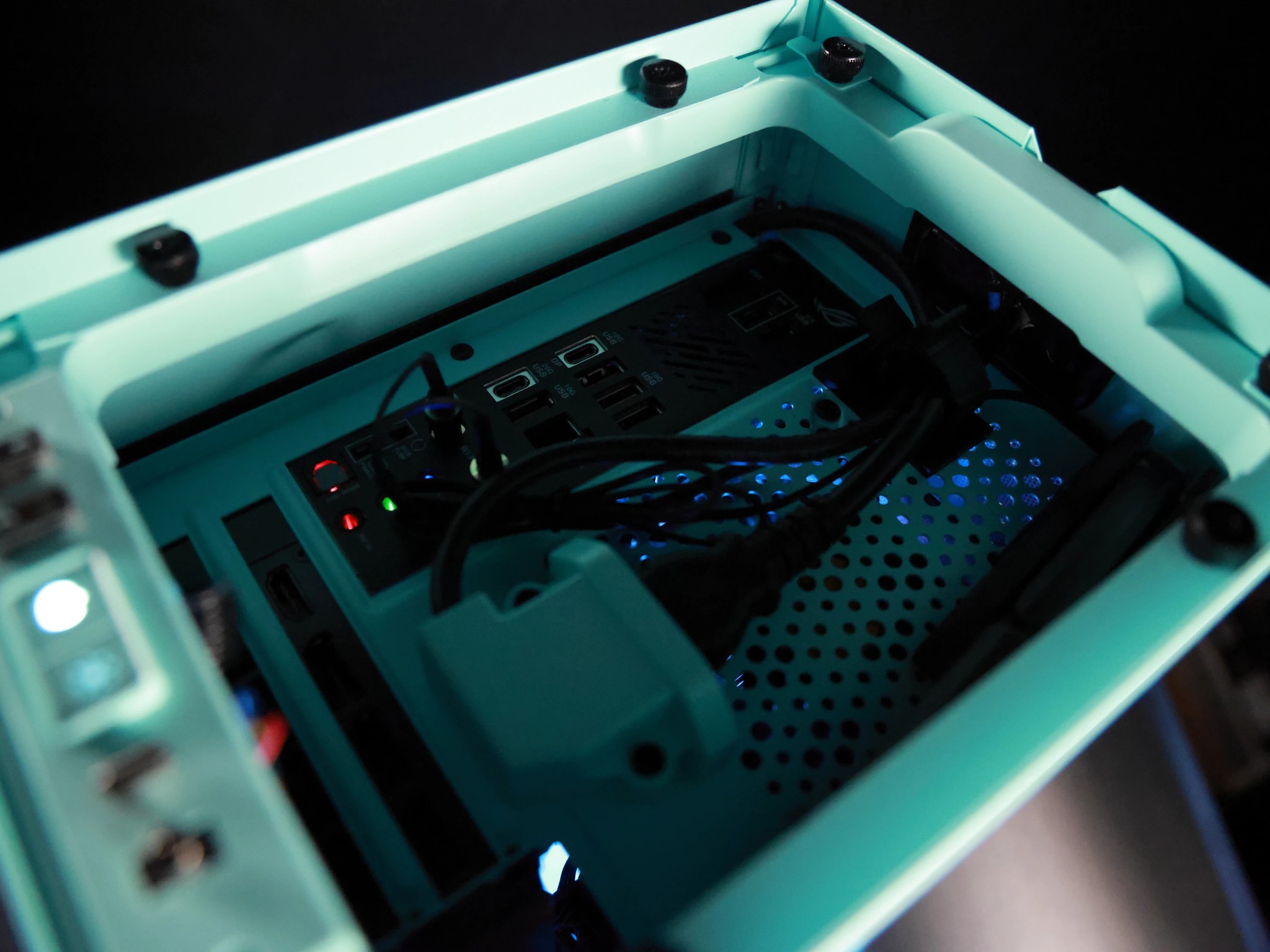 🦷 Coal-Gate 🦷 RTX 5070 / AMD R7 7700X / 2TB NVME / 32GB DDR5 RAM / 240 AIO / Windows 11 Pro