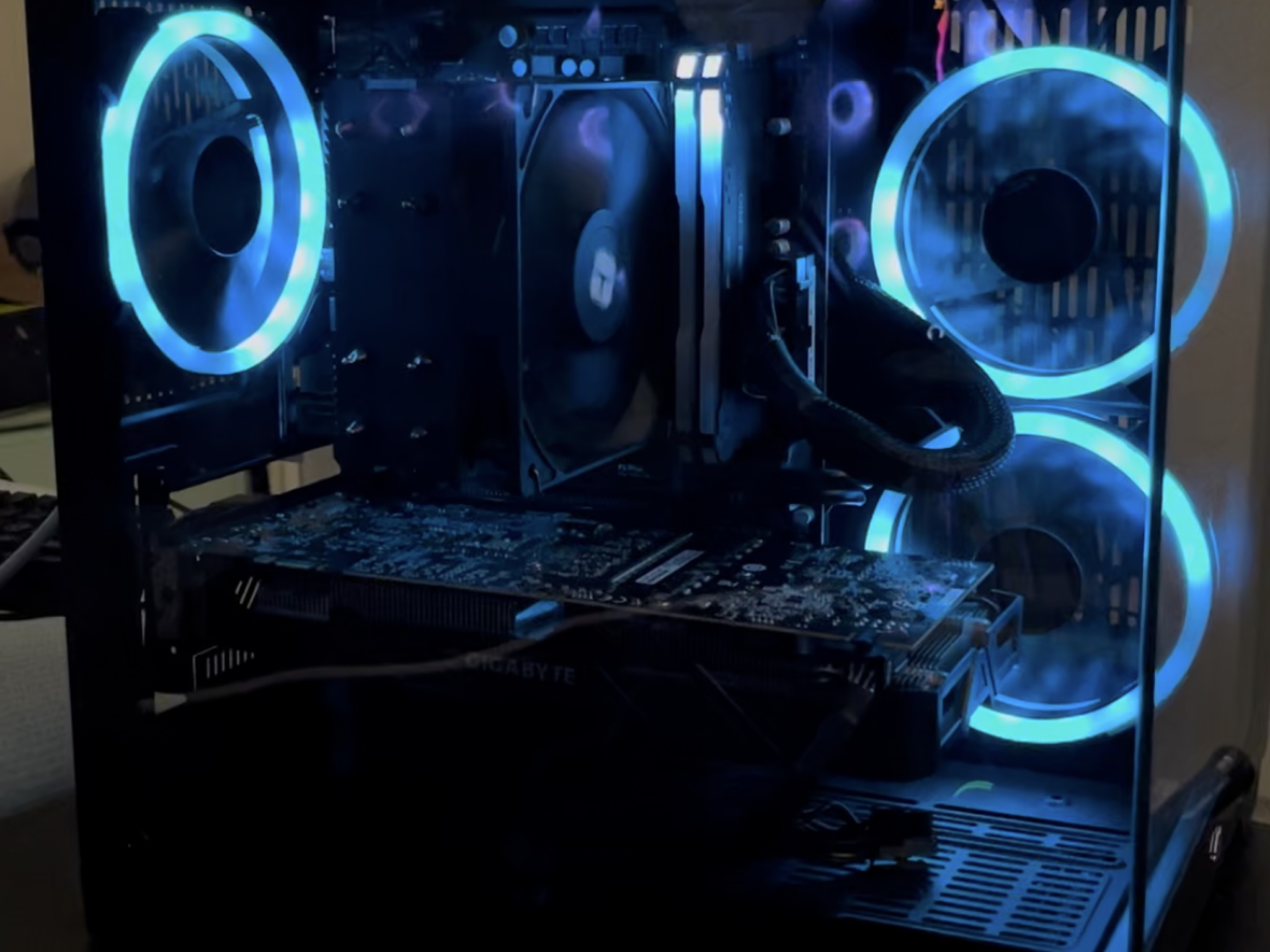 NEW!! GTX 1070 // Ryzen 3600 // 16GB Corsair Vengeance Ram // 500 GB SSD // Controllable RGB