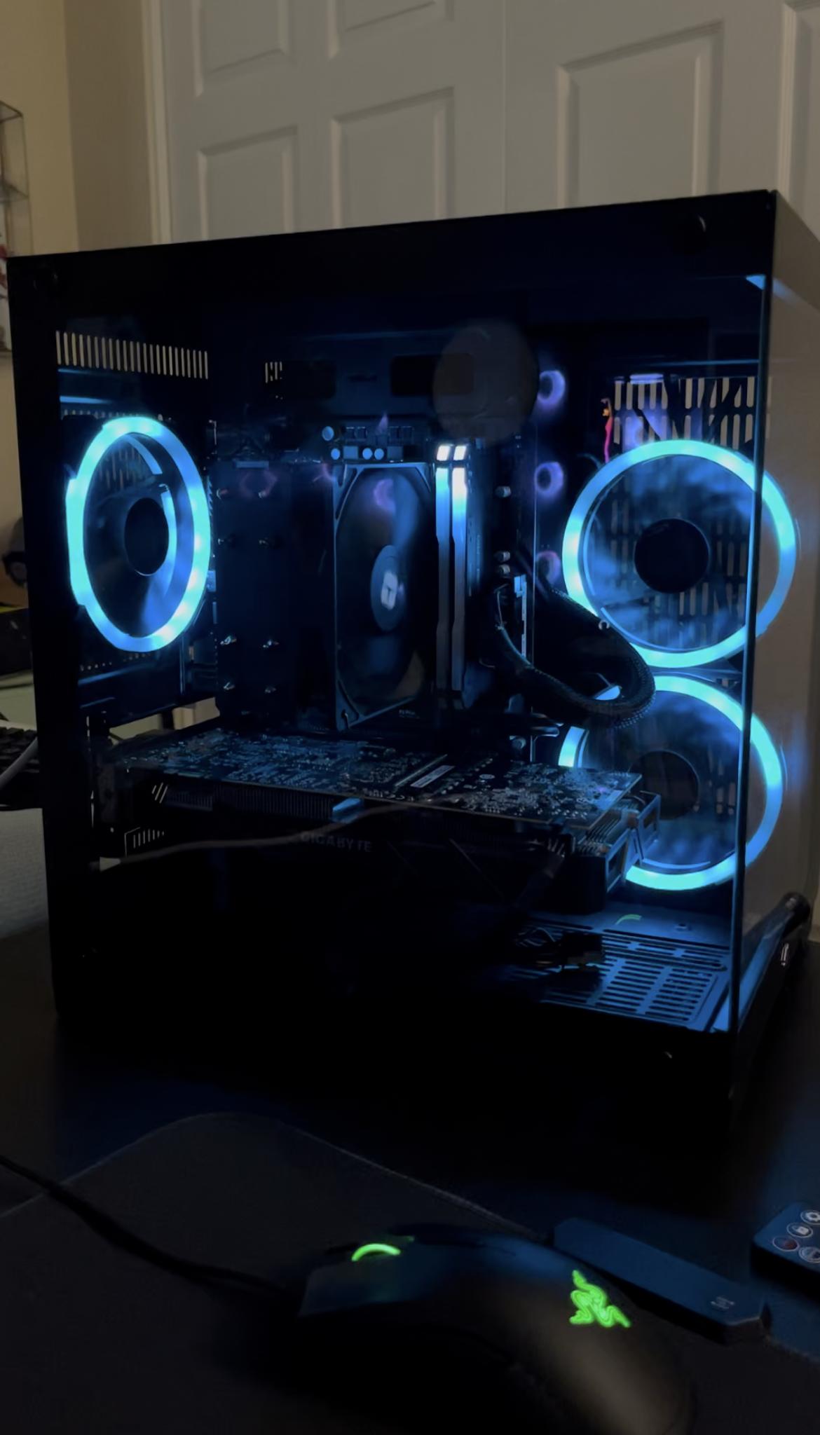 NEW!! GTX 1070 // Ryzen 3600 // 16GB Corsair Vengeance Ram // 500 GB SSD // Controllable RGB