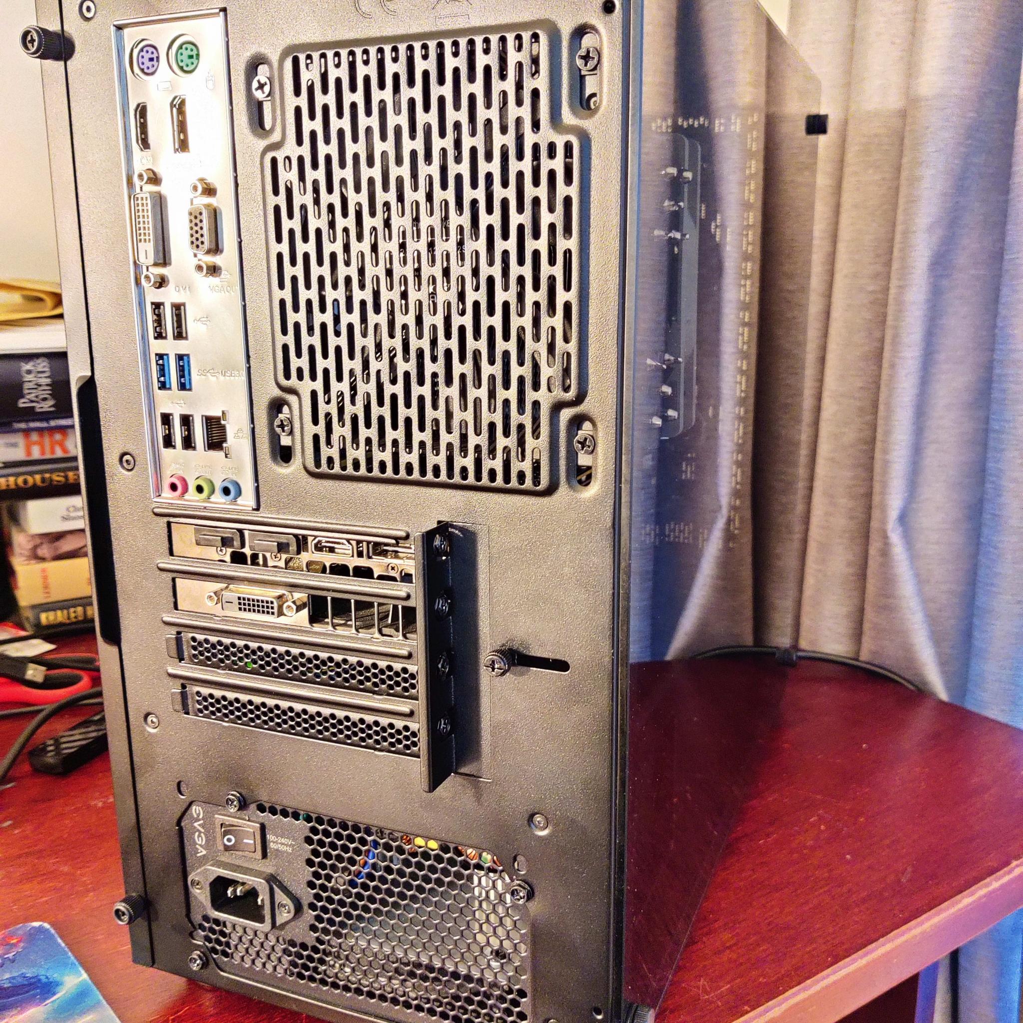 i7 4770+GTX 1070+16GB RAM+3 Fans