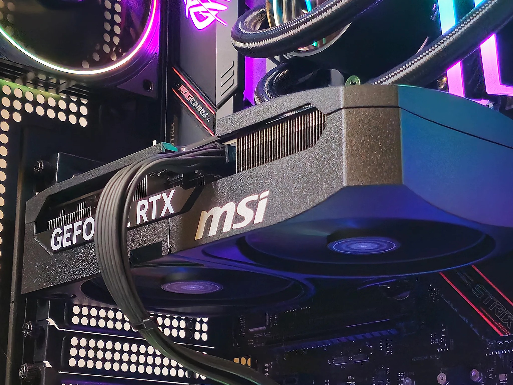 RTX 5070 12GB / Ryzen 7 5800x / 32GB RGB DDR4 / 2 x 1TB SSD / 𝒦𝒾𝓃𝑔 👑