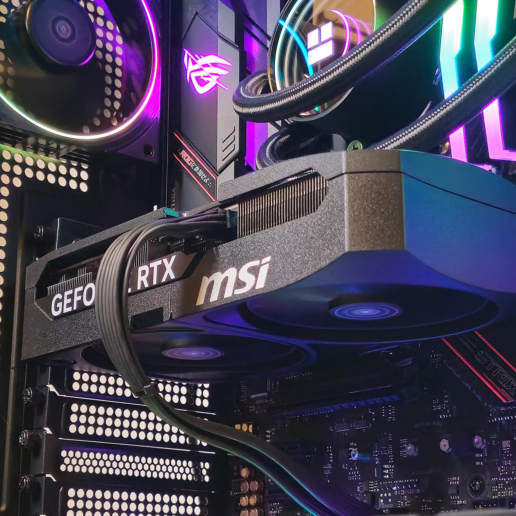 RTX 5070 12GB / Ryzen 7 5800x / 32GB RGB DDR4 / 2 x 1TB SSD / 𝒦𝒾𝓃𝑔 👑