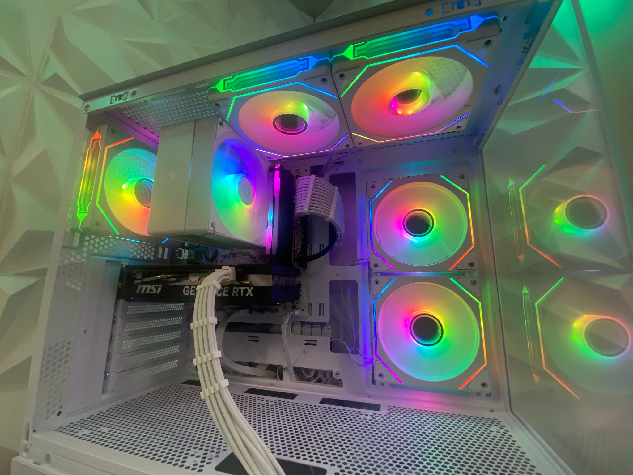 ❄️🧊💎- Whiteout 1440P Gaming PC | RTX 4060 | Ryzen 5 5600X | 32GB RAM | 1TB NVME SSD ❄️🧊💎