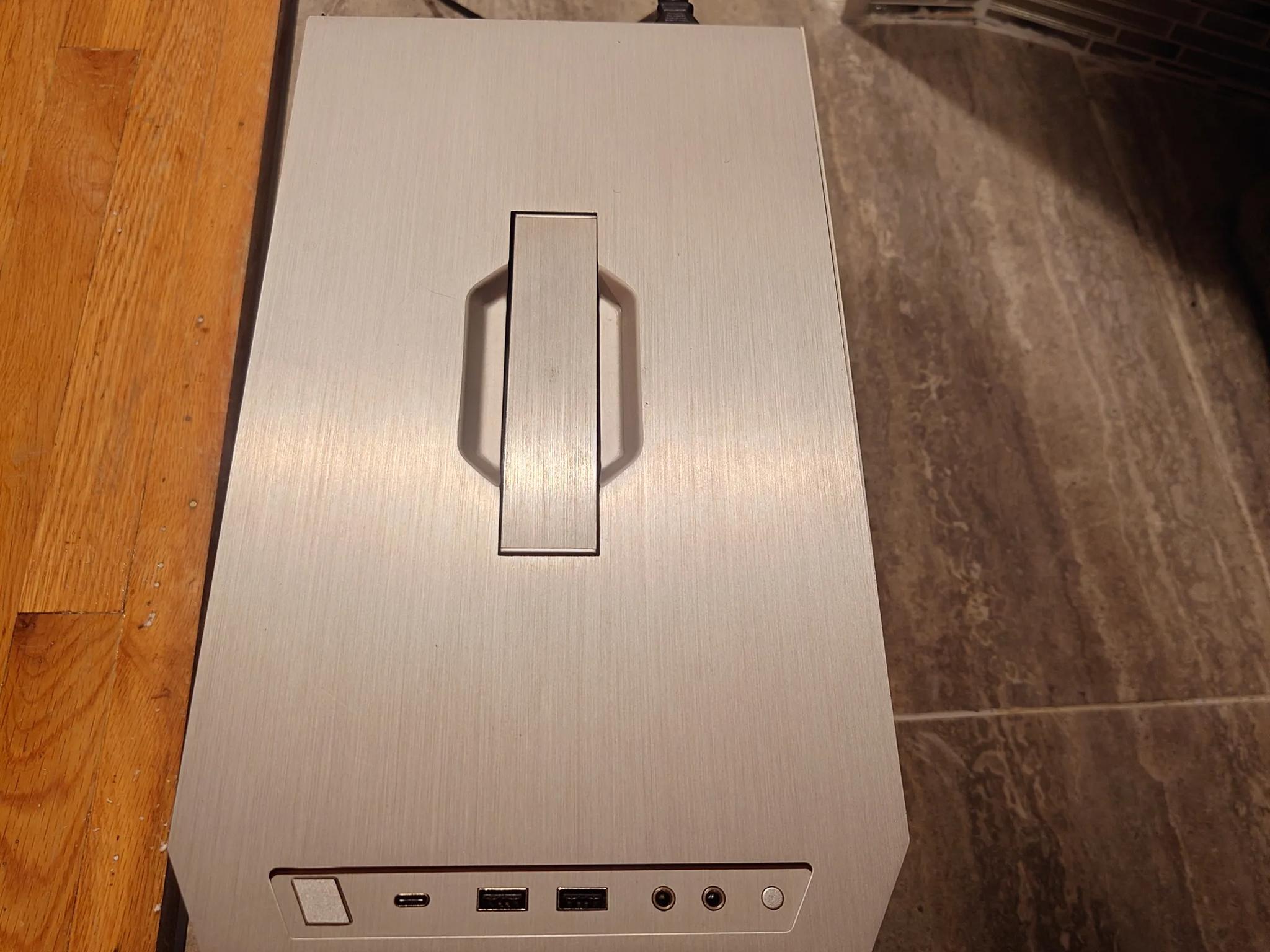 3060 12GB/ I7 8700/32GB RAM RGB/2TBnvme/WIFI ITX