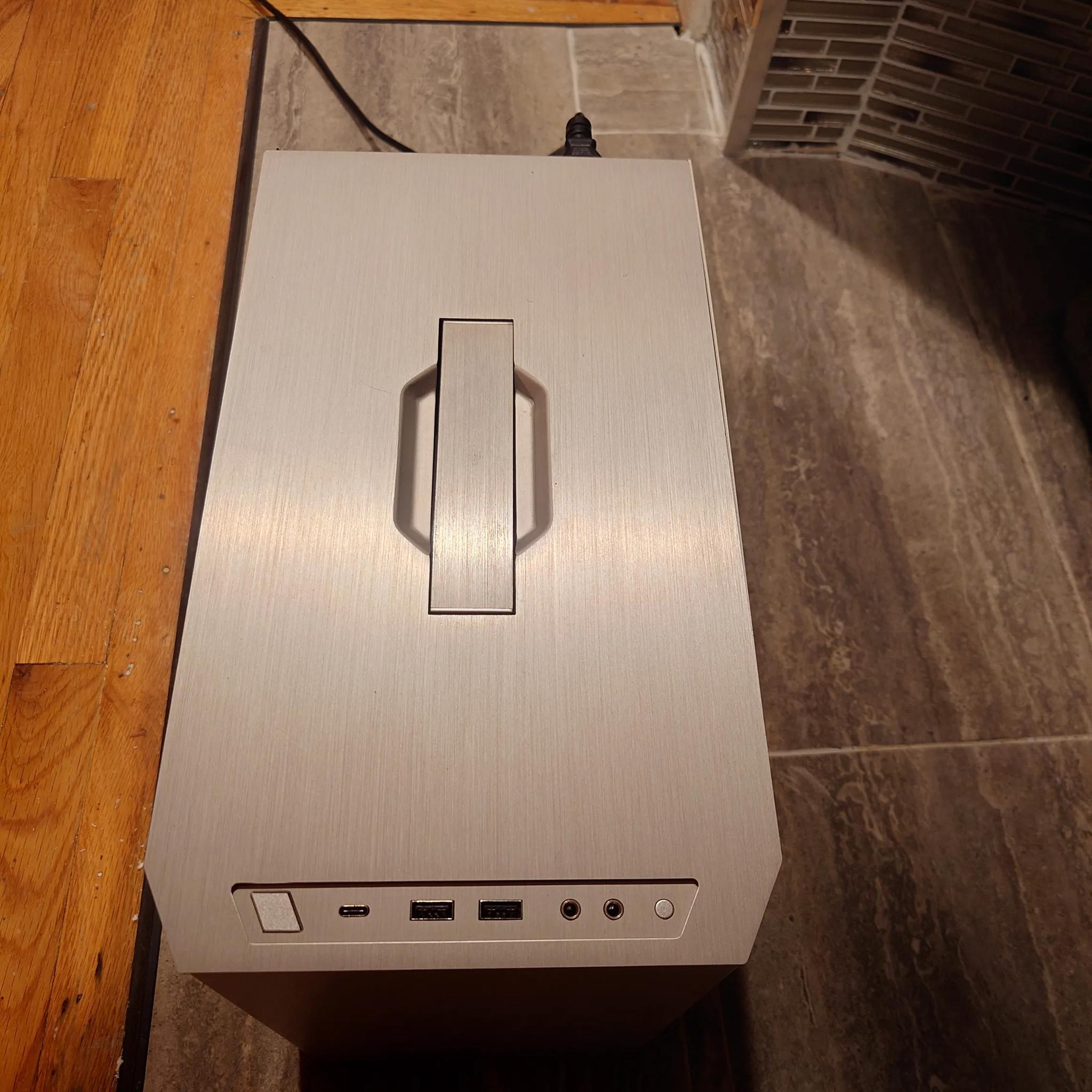 3060 12GB/ I7 8700/32GB RAM RGB/2TBnvme/WIFI ITX