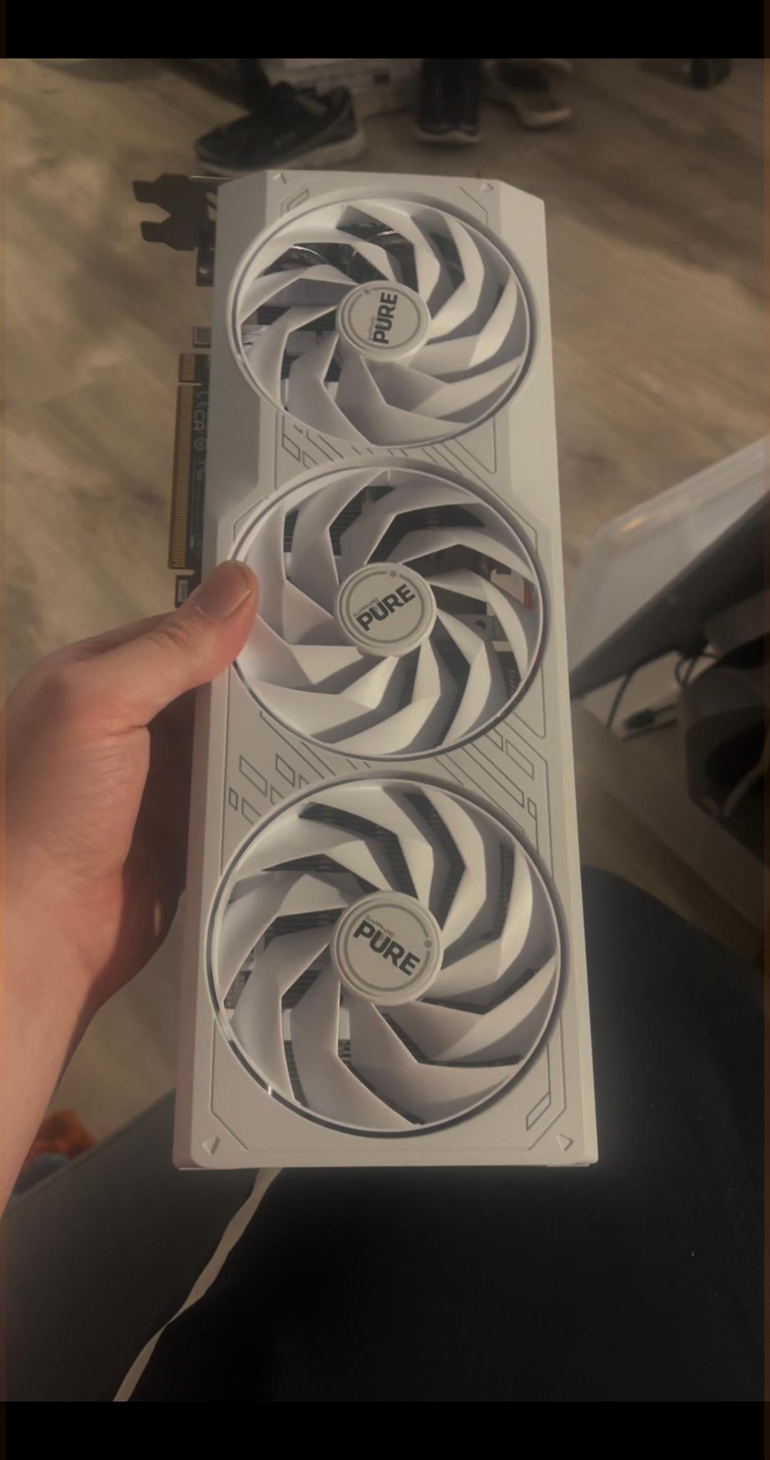 Sapphire Pure AMD RX 7800 XT