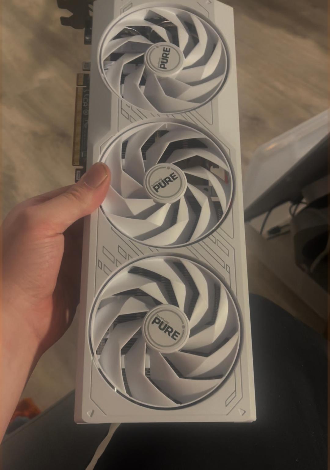 Sapphire Pure AMD RX 7800 XT