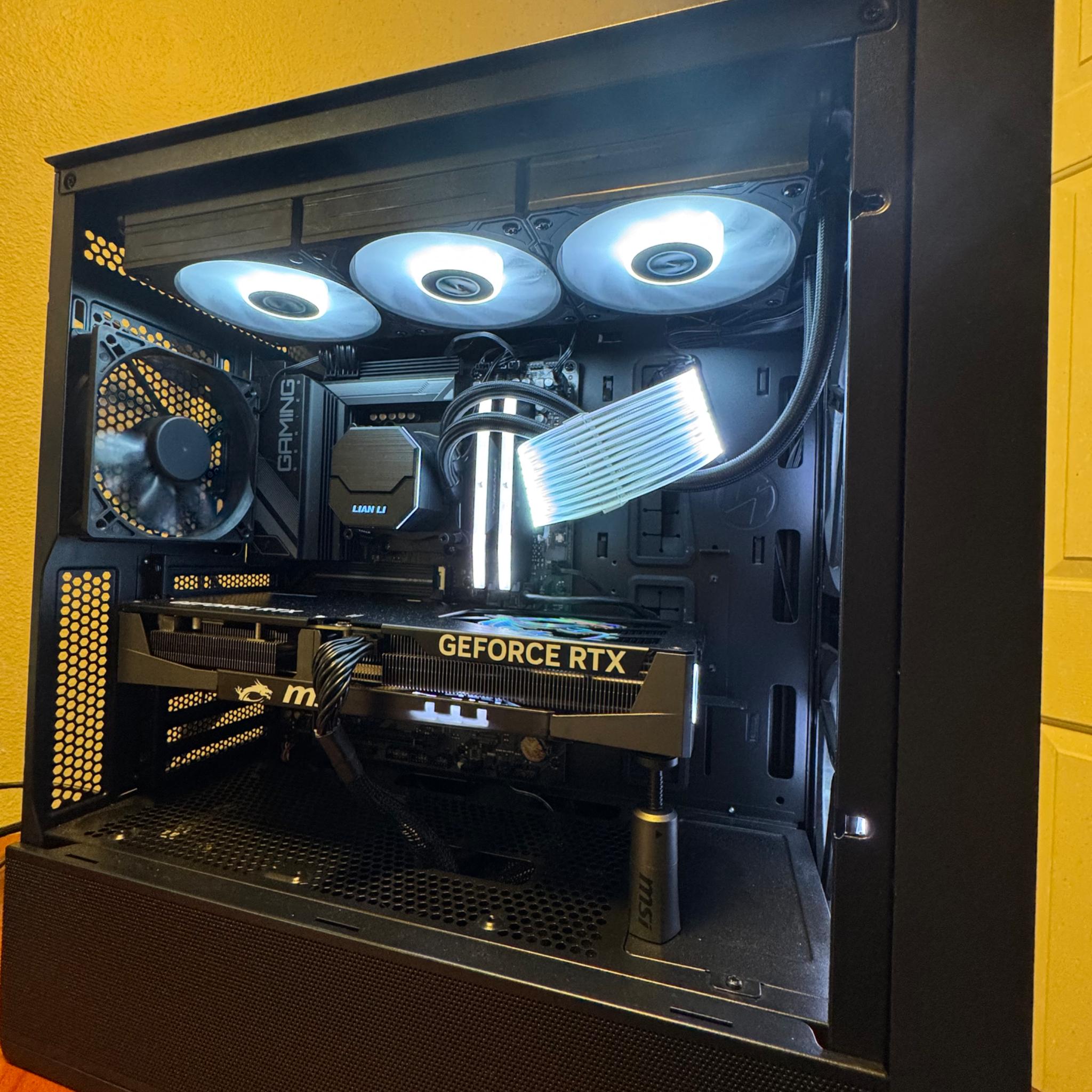 / RTX 5070TI / R7 9700X  /4K MONSTER / 32GB DDR5 / 2TB SSD