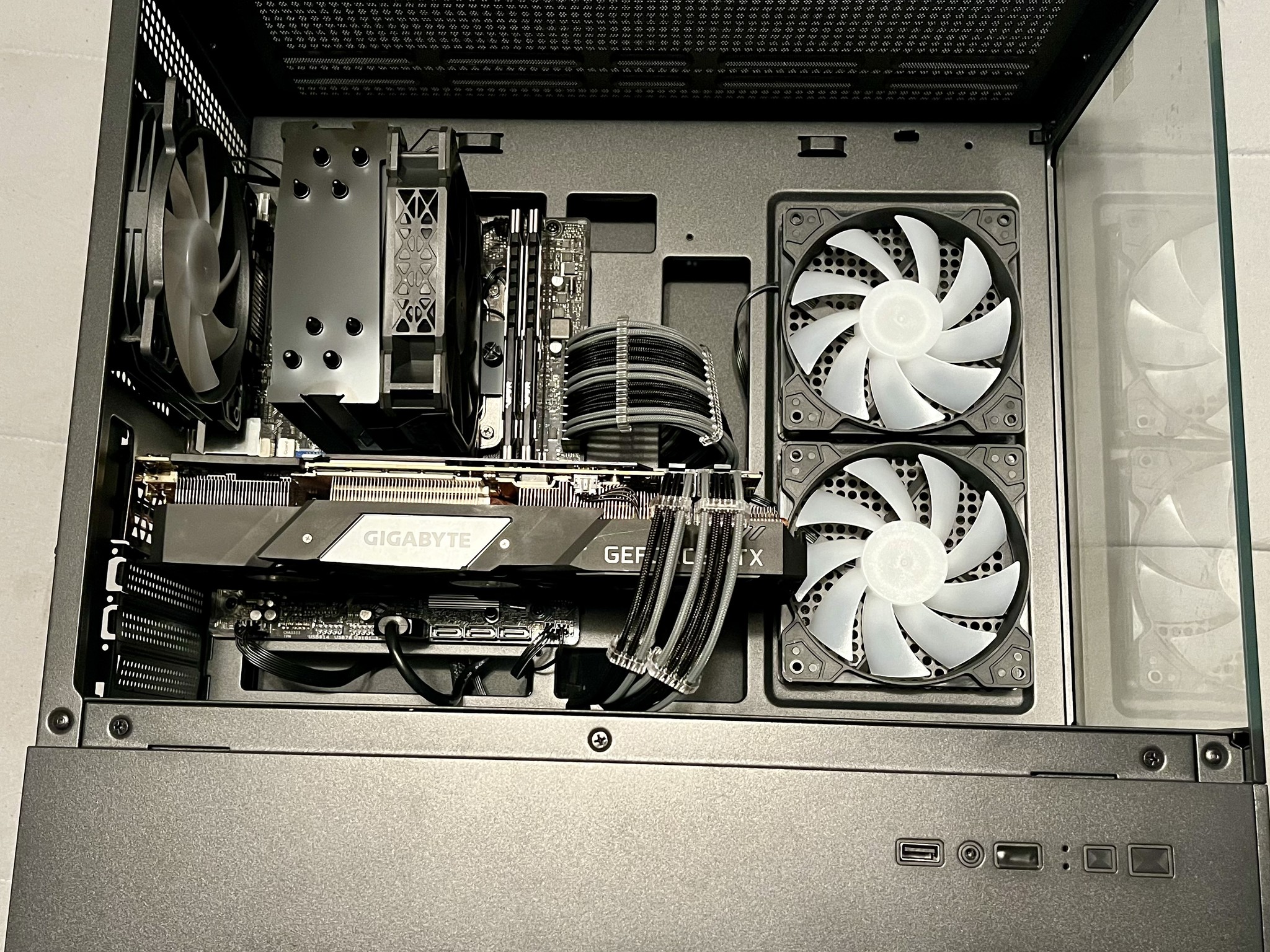 Mid Range Gaming PC |RTX 2080 // i7 9700K // 1TB NVME SSD|