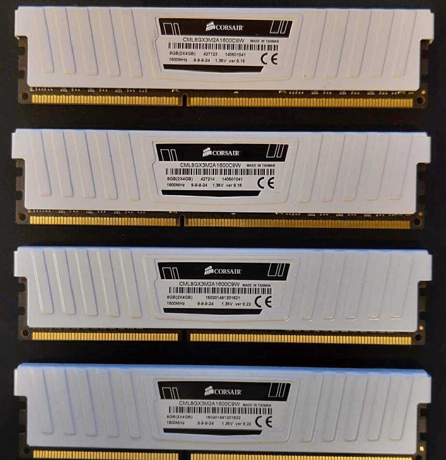 Corsair VengeanceLP 16GB(4x4GB) DDR3 1600MHz RAM