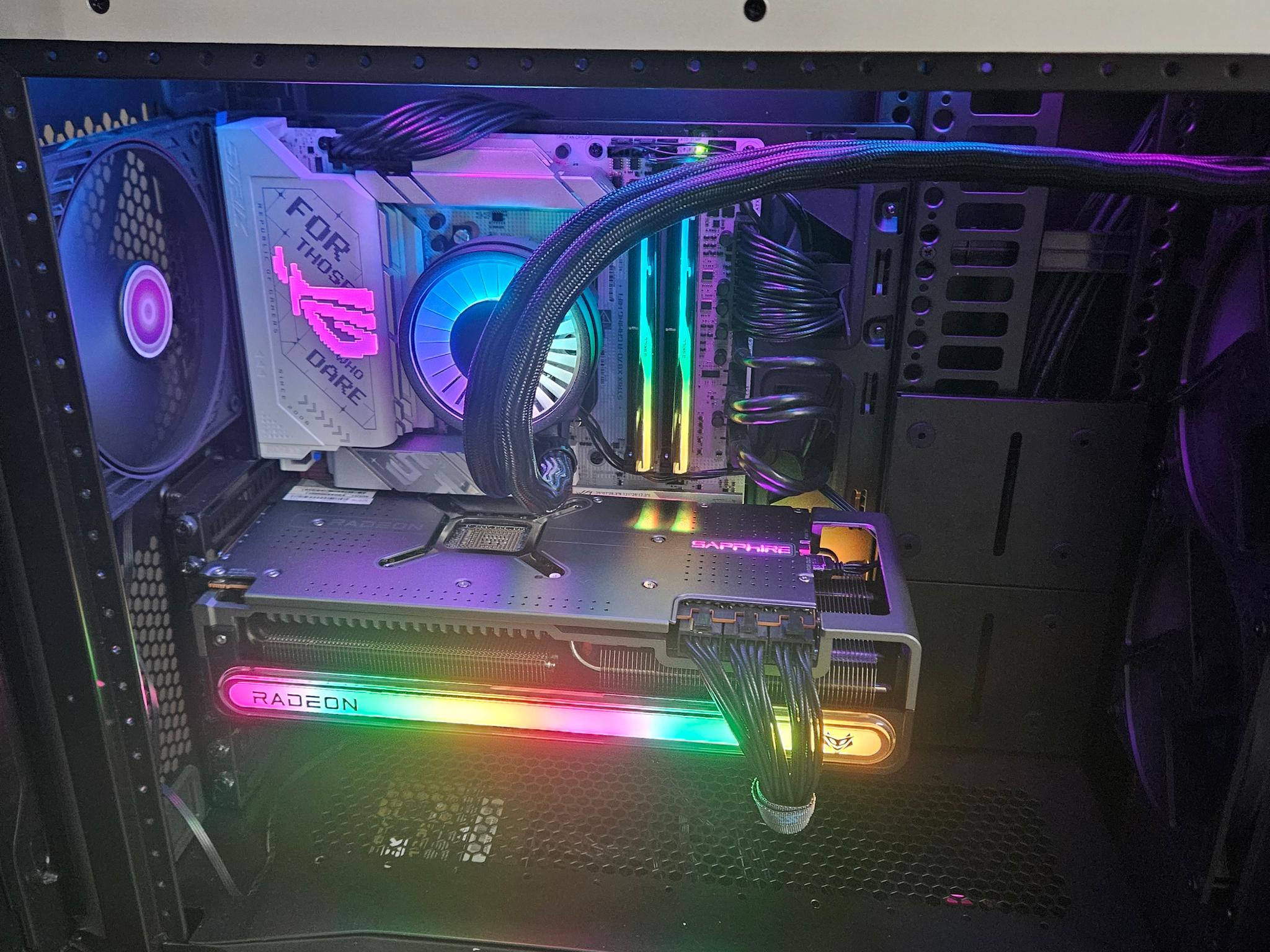 C700M, Sapphire 7900 XTX 24 GB, 4TB + 1 TB Nvme, Ryzen 9 9950X3D, 32 GB RAM , 1200W Seasonic PSU