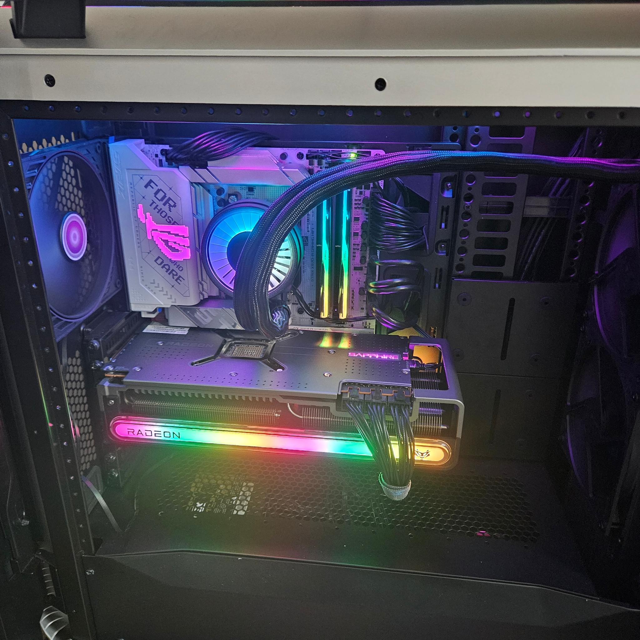 C700M, Sapphire 7900 XTX 24 GB, 4TB + 1 TB Nvme, Ryzen 9 9950X3D, 32 GB RAM , 1200W Seasonic PSU