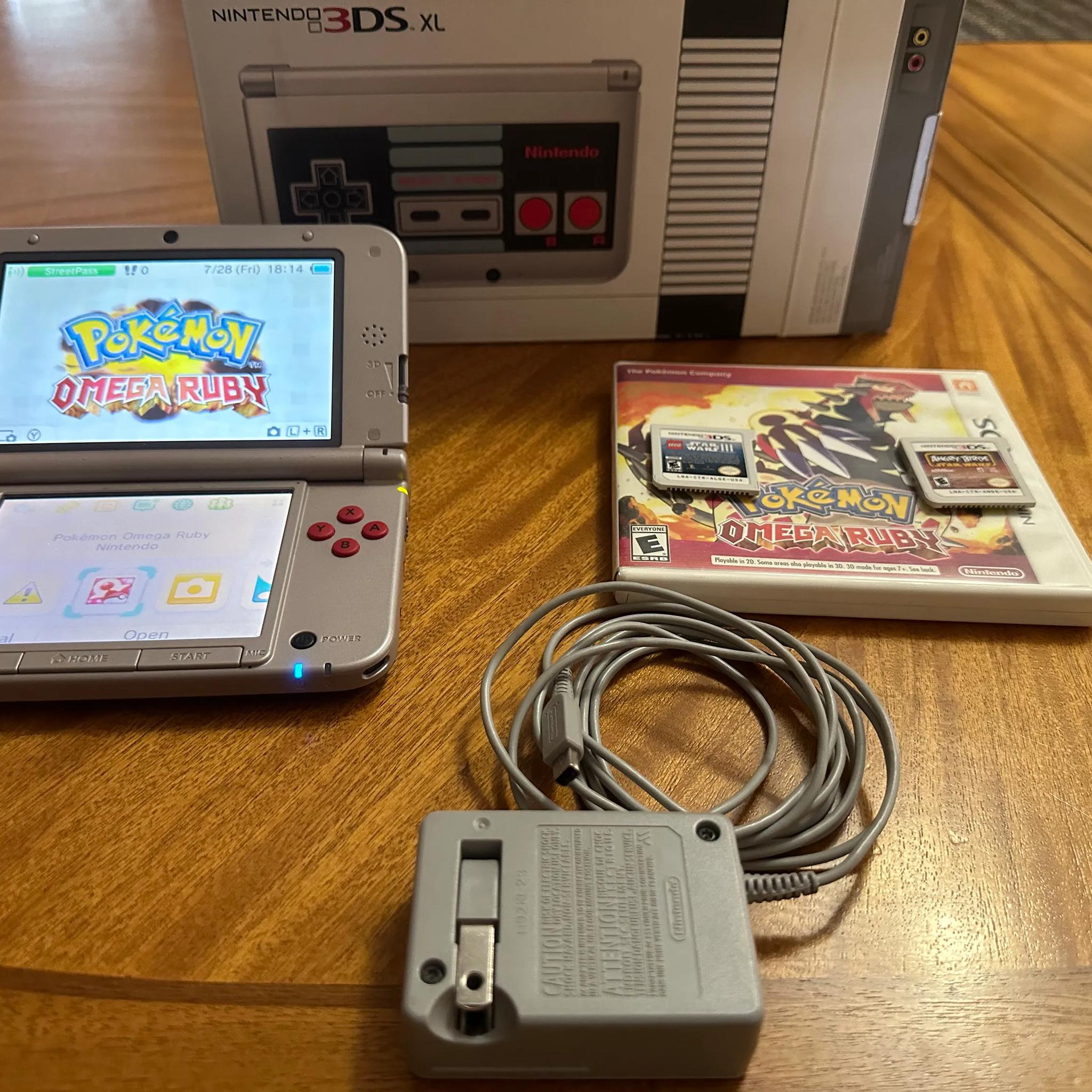 Nintendo 3DS XL Retro NES Edition