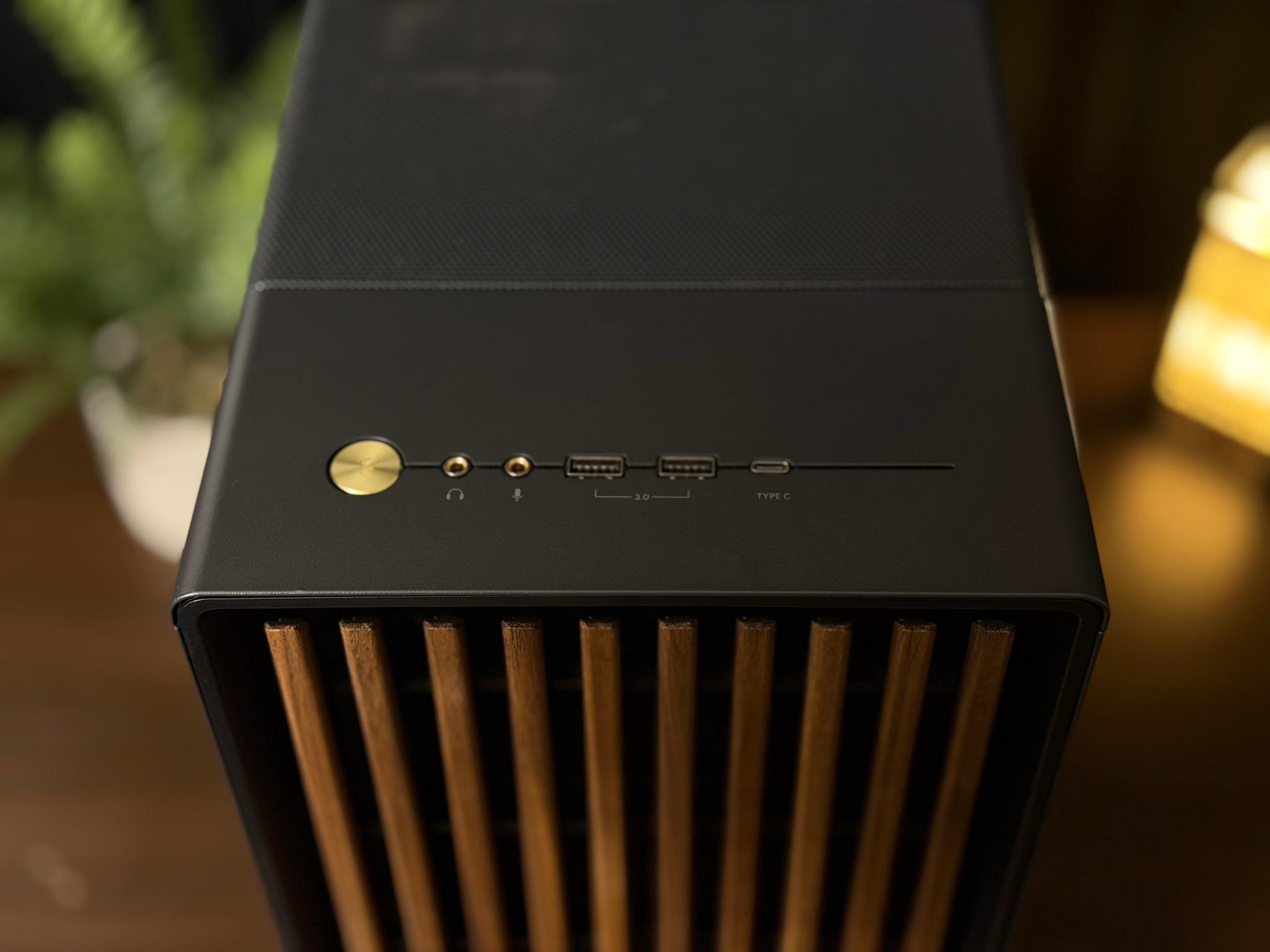 Minimalist PC | Ryzen 7 9700X / 64GB 6000MHz Memory / RX 7800XT / 2TB NVME SSD / 1TB HDD