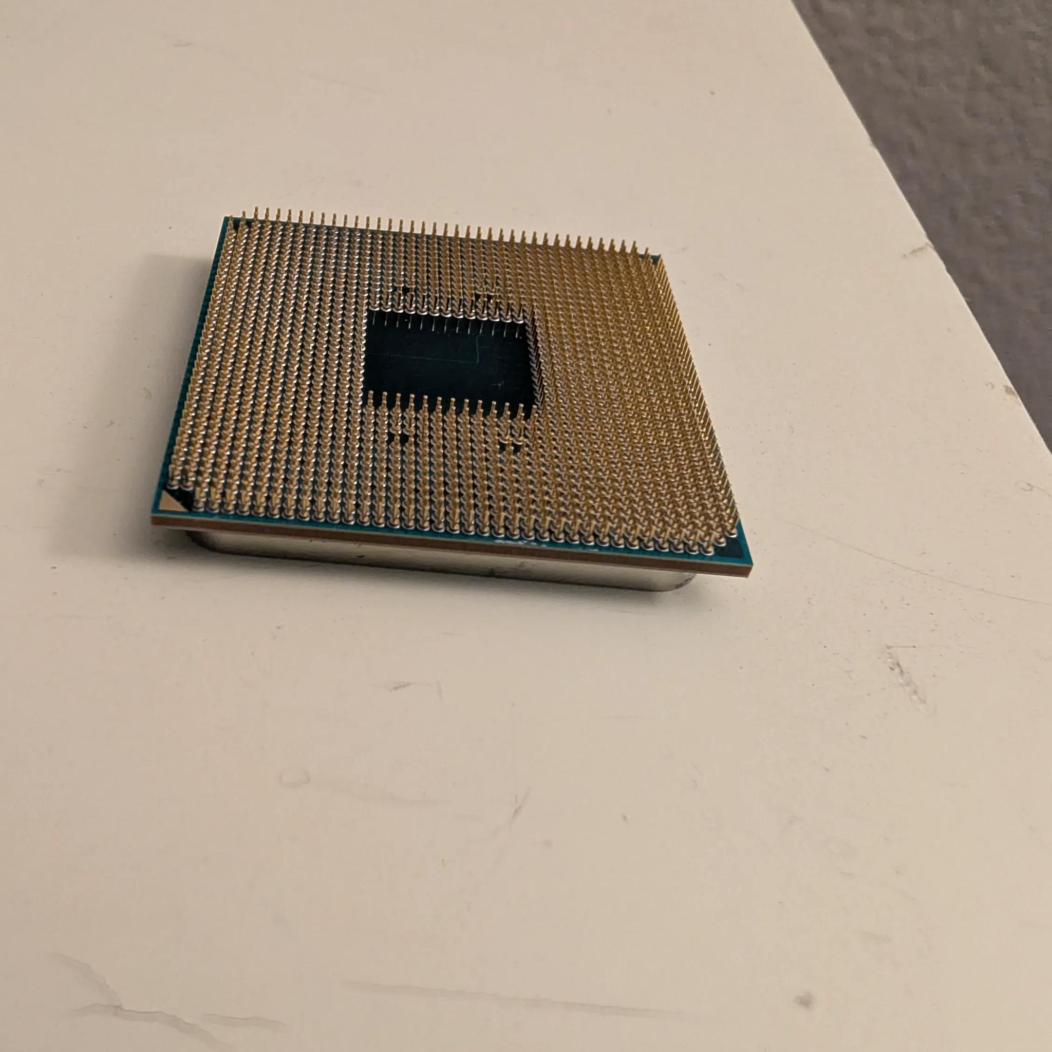 BROKEN - Ryzen 5 5600G - No broken, missing, or bent pins