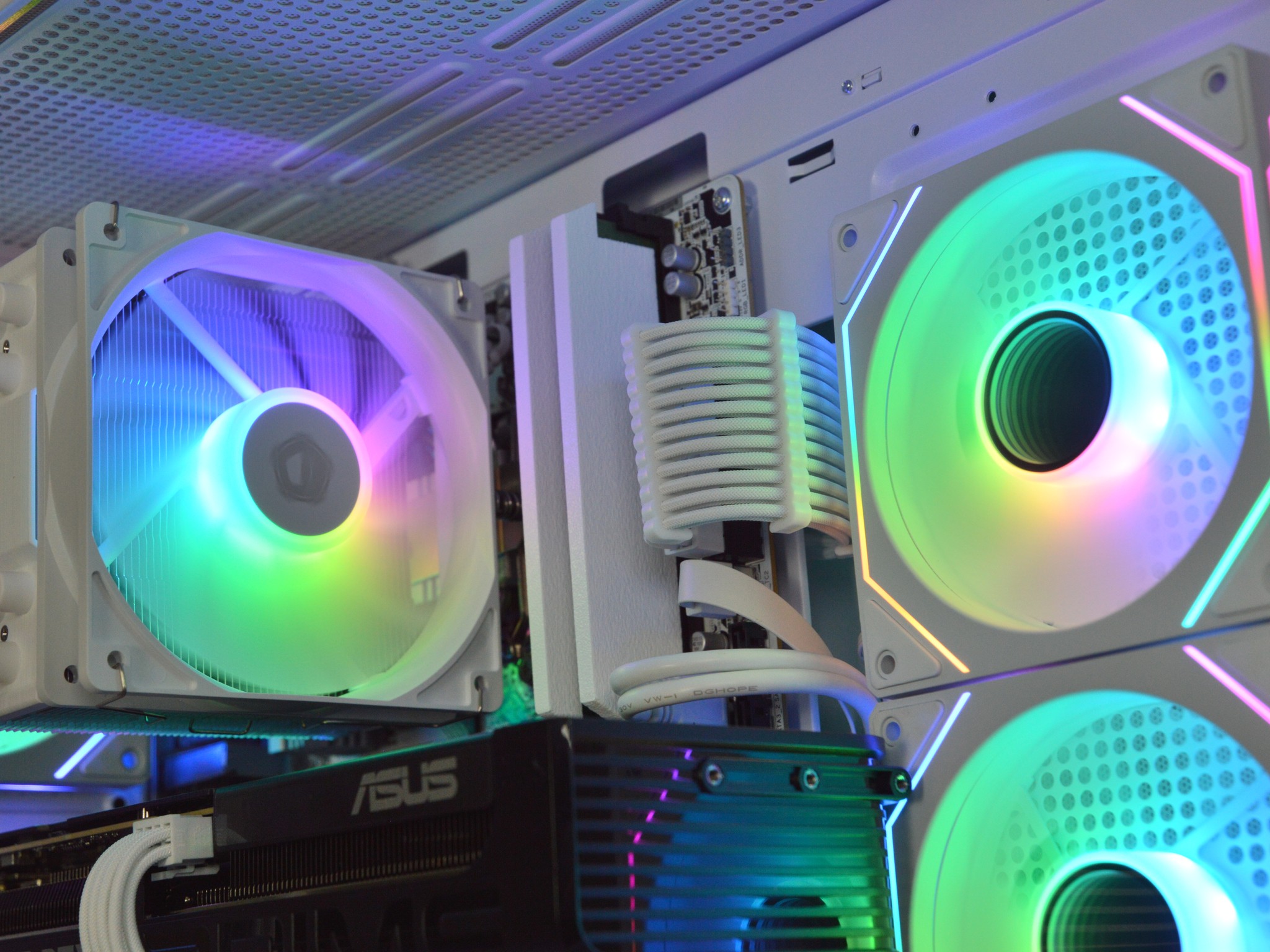 ⚪⚪ | RTX 5060Ti 8GB| RYZEN 5 8400F | 16 GB DDR5 RAM | 1TB NVME SSD | WhiteOut |