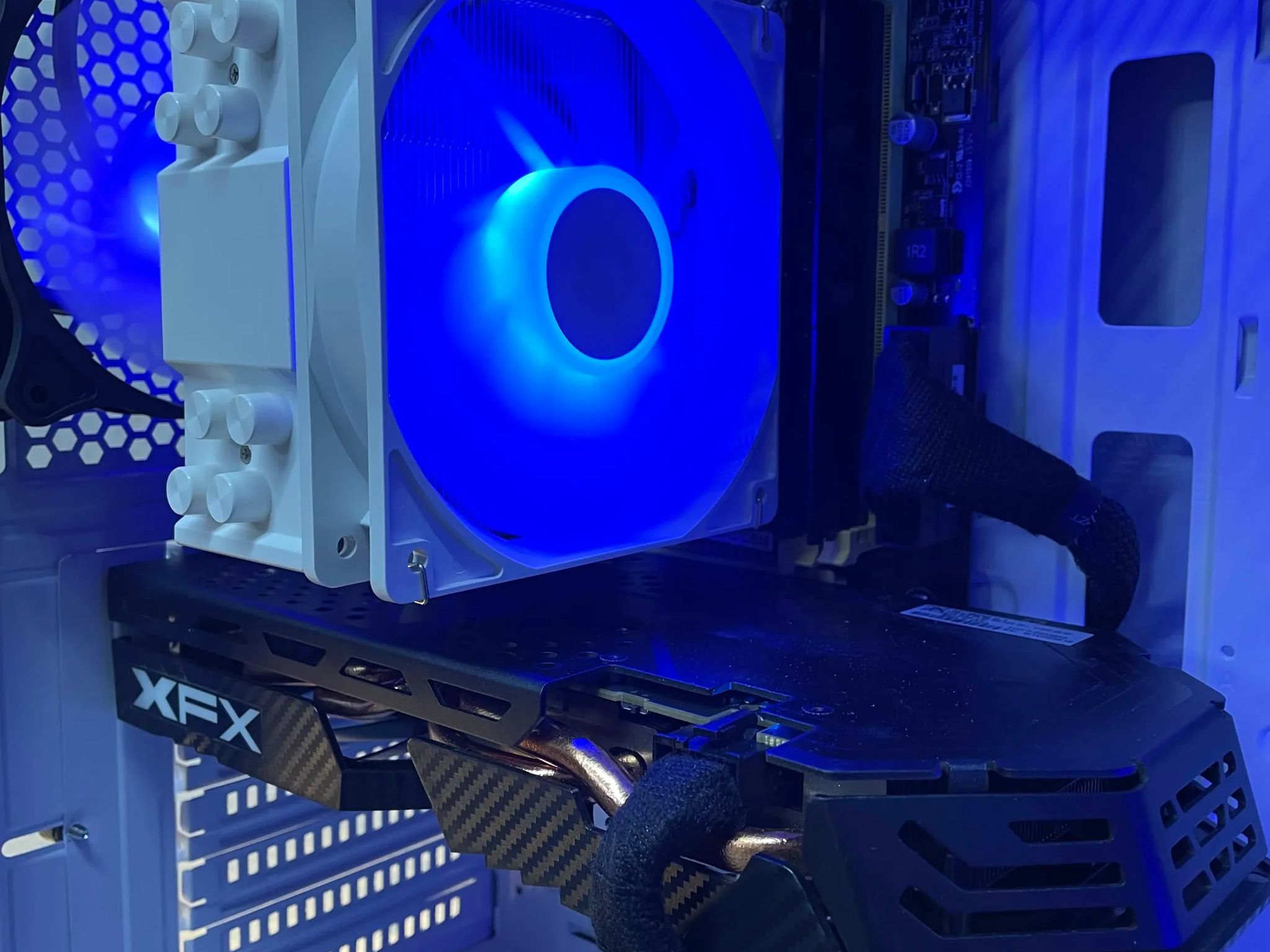 Sleeky Gaming PC | Intel i5 / AMD RX580 / 8GB / 1.1TB Win 11 Pro WiFi