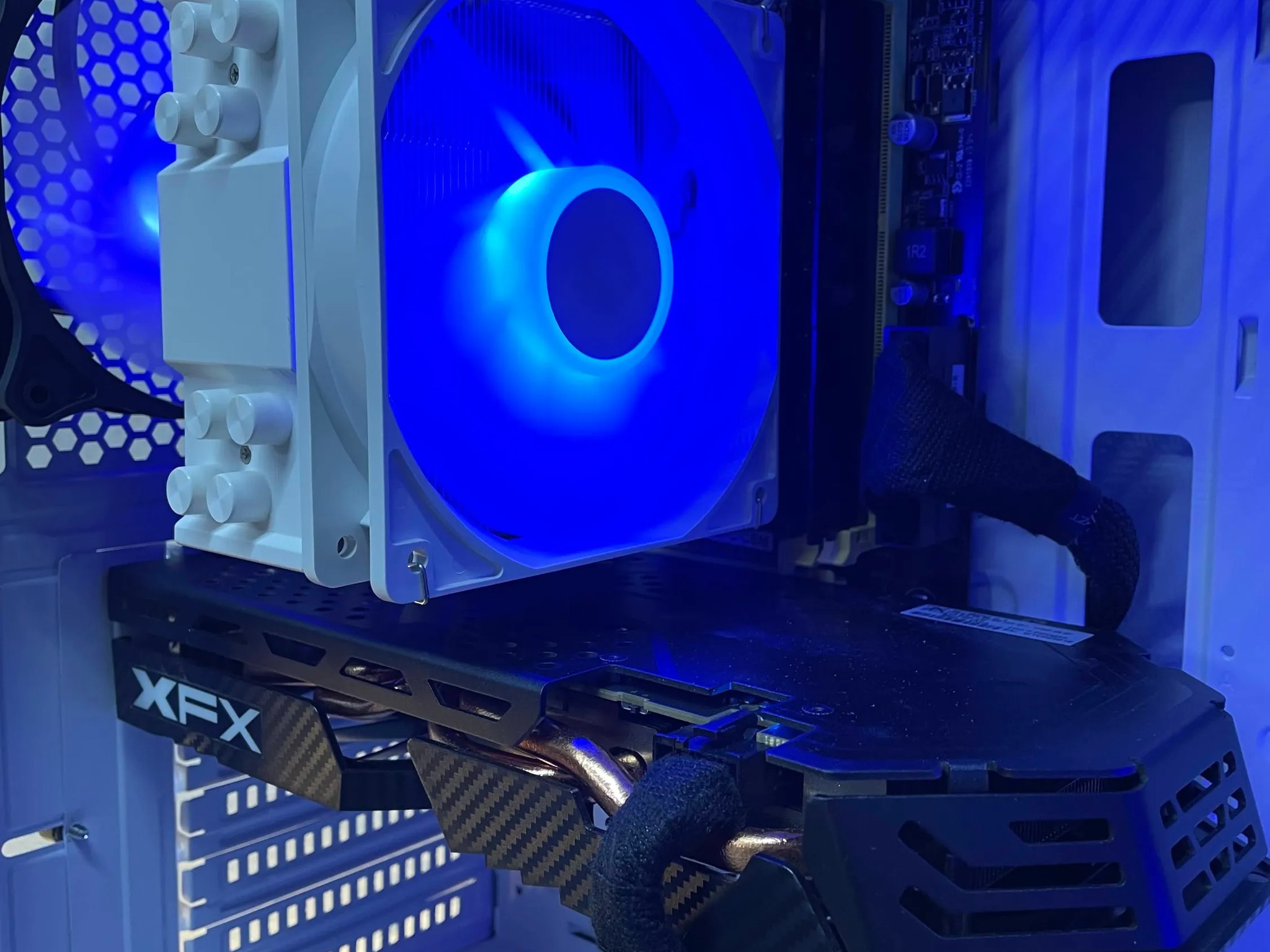 Sleeky Gaming PC | Intel i5 / AMD RX580 / 8GB / 1.1TB Win 11 Pro WiFi