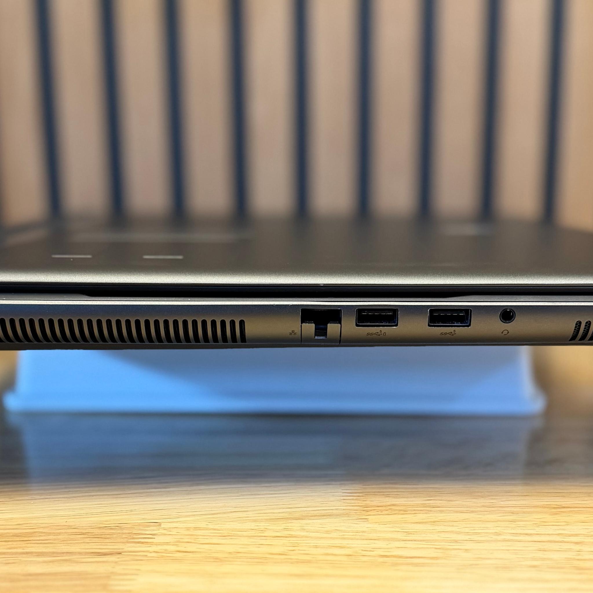 Alienware m18 R1 AMD Gaming Laptop – Ryzen 7 7745HX / RTX 4060 / 32GB RAM / 1TB NVMe