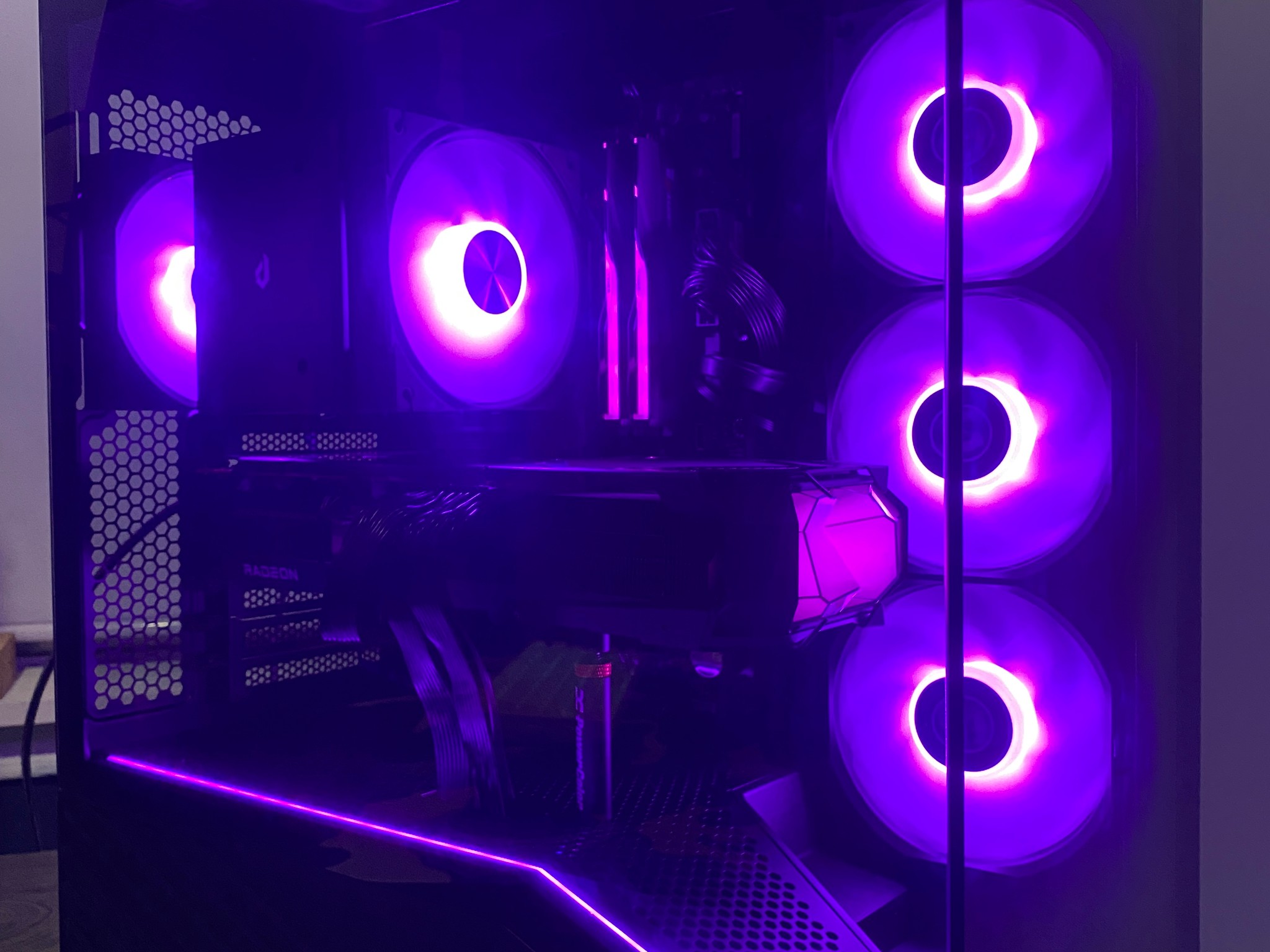 RX 9070 XT Custom Gaming PC - Ryzen 7 7800X3D, 32GB RAM, 2TB NVMe SSD