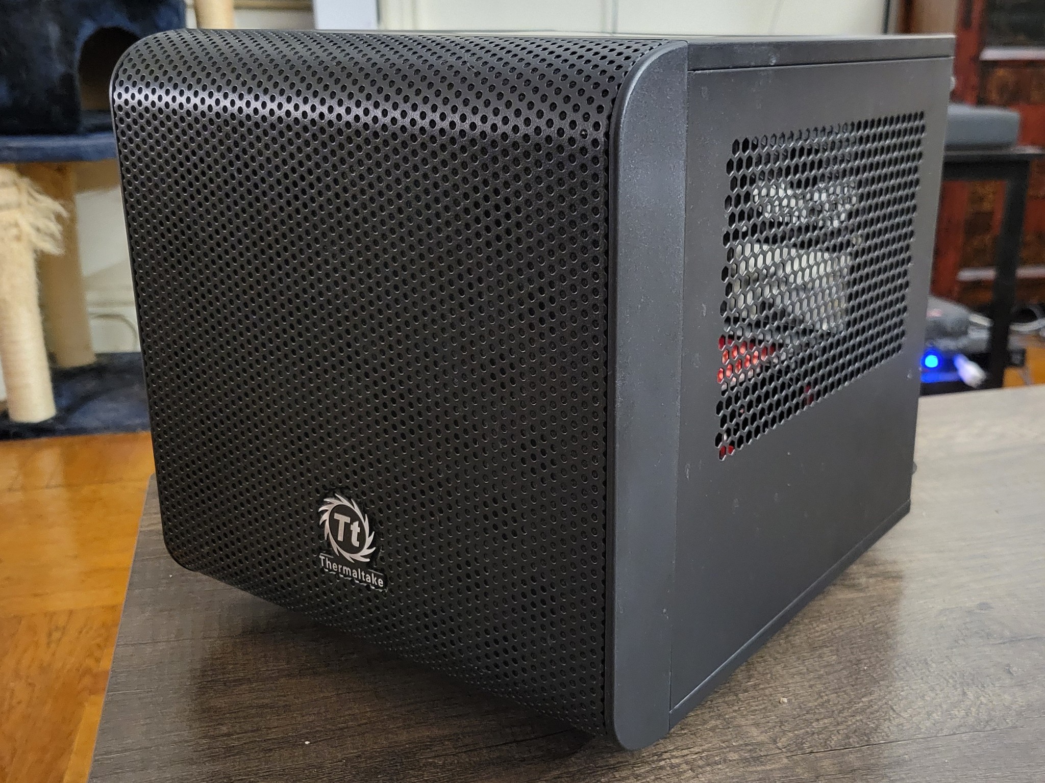 ThermalTake Mini-ITX Core V1 SPCC Case in black READ DESCRIPTION includes 200mm fan CA-1B8-00S1WN-00