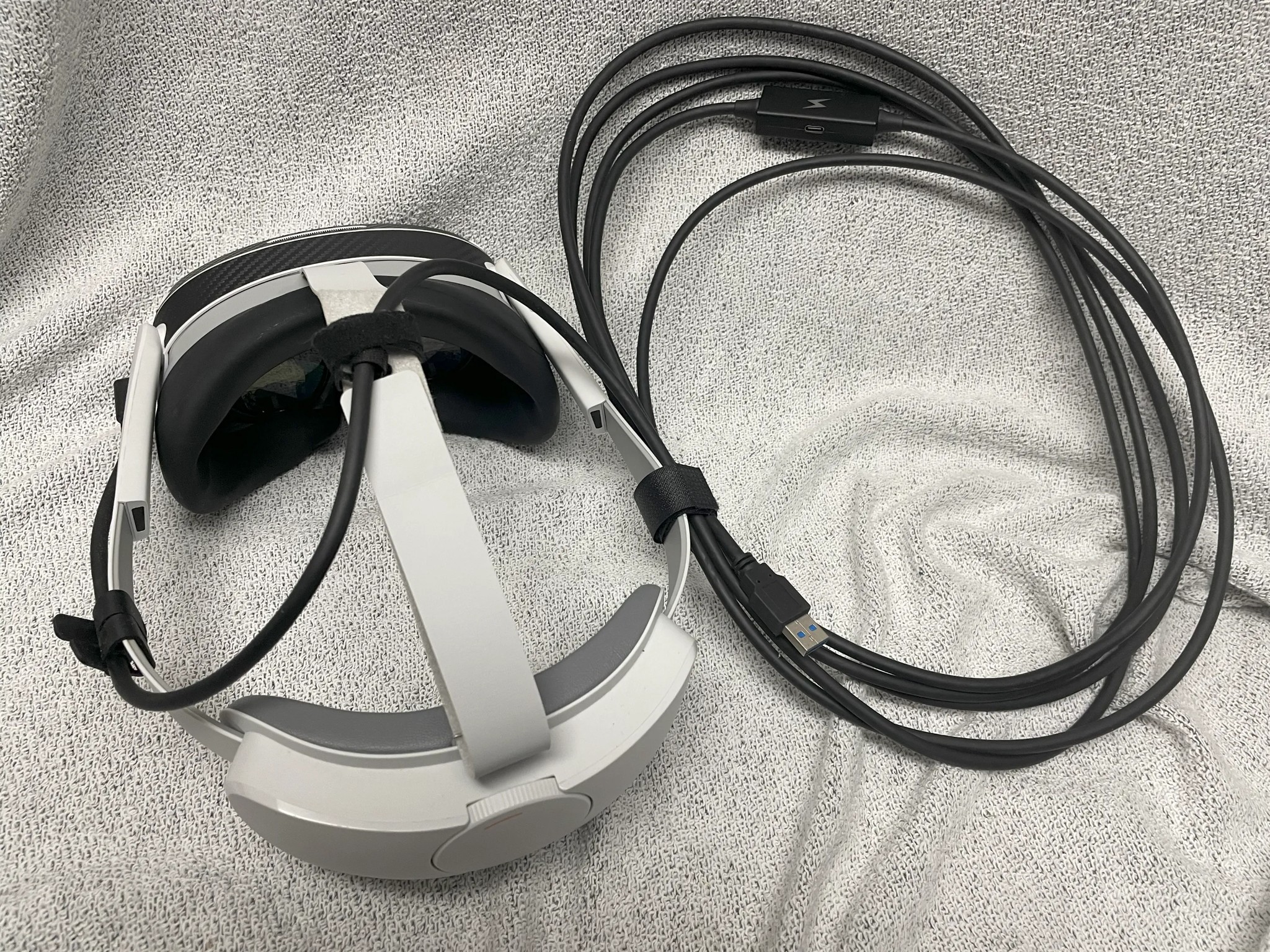 Pico 4 with accessories, used in good condition