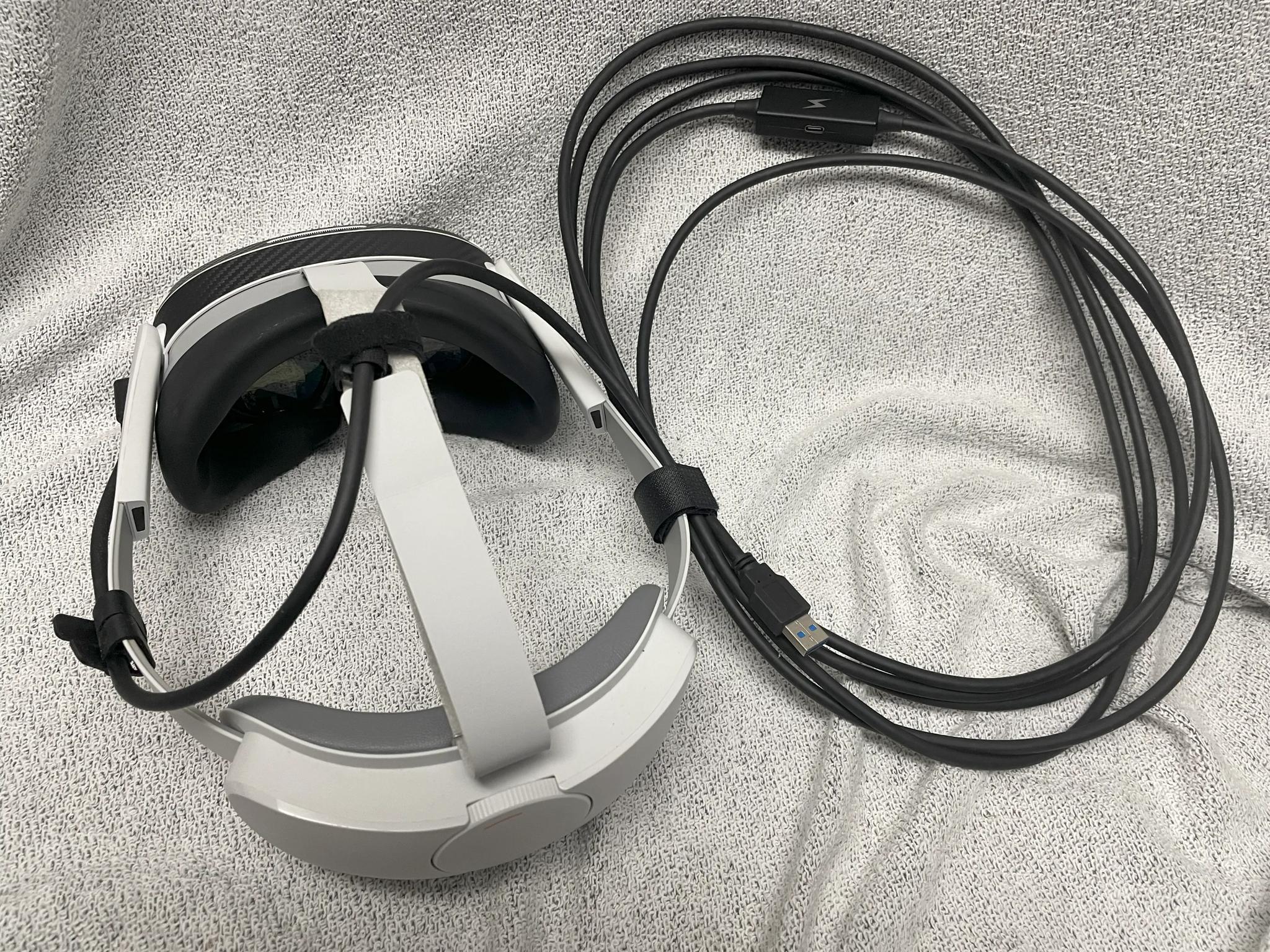 Pico 4 with accessories, used in good condition